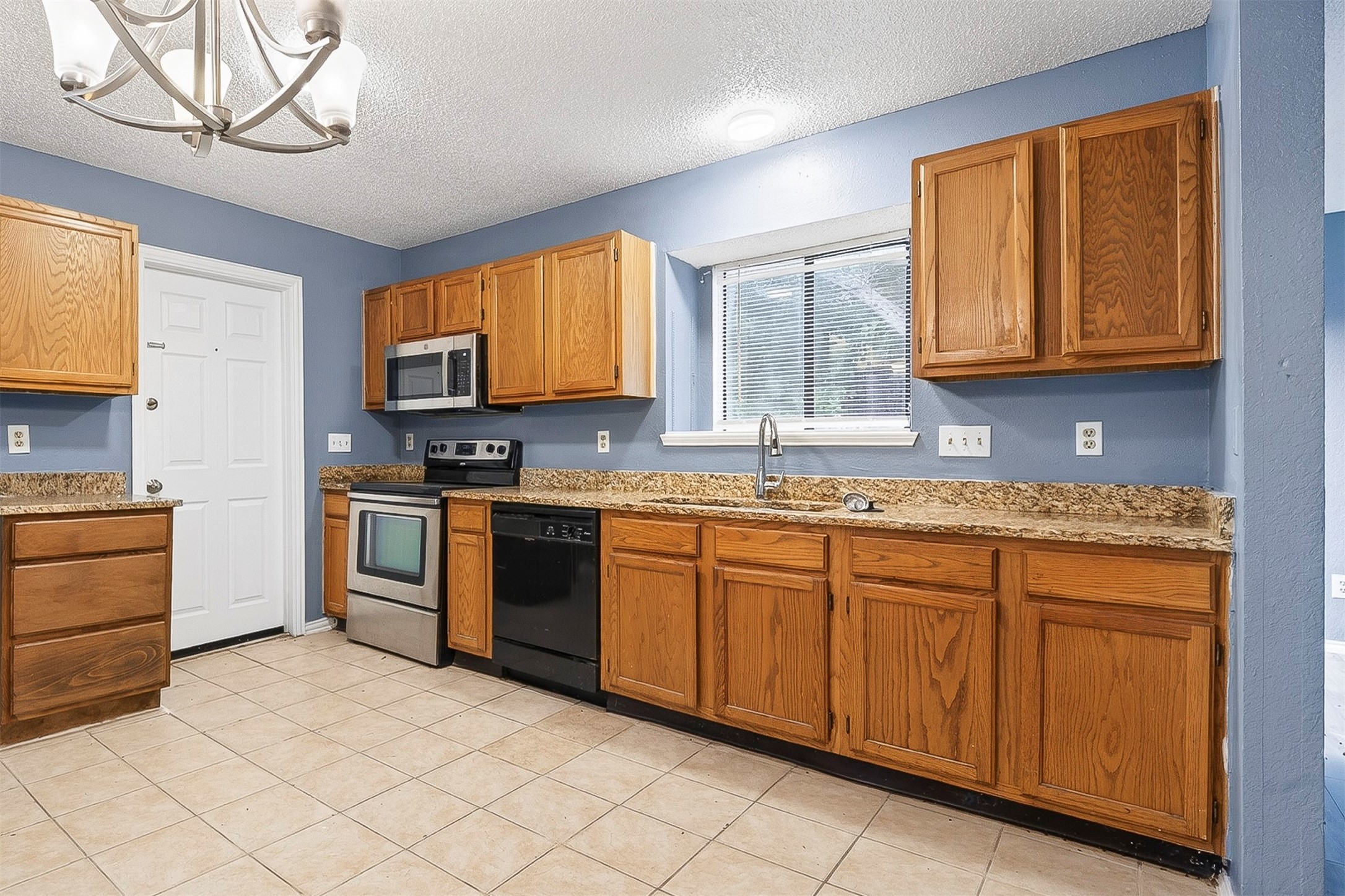 229 Overland Trail