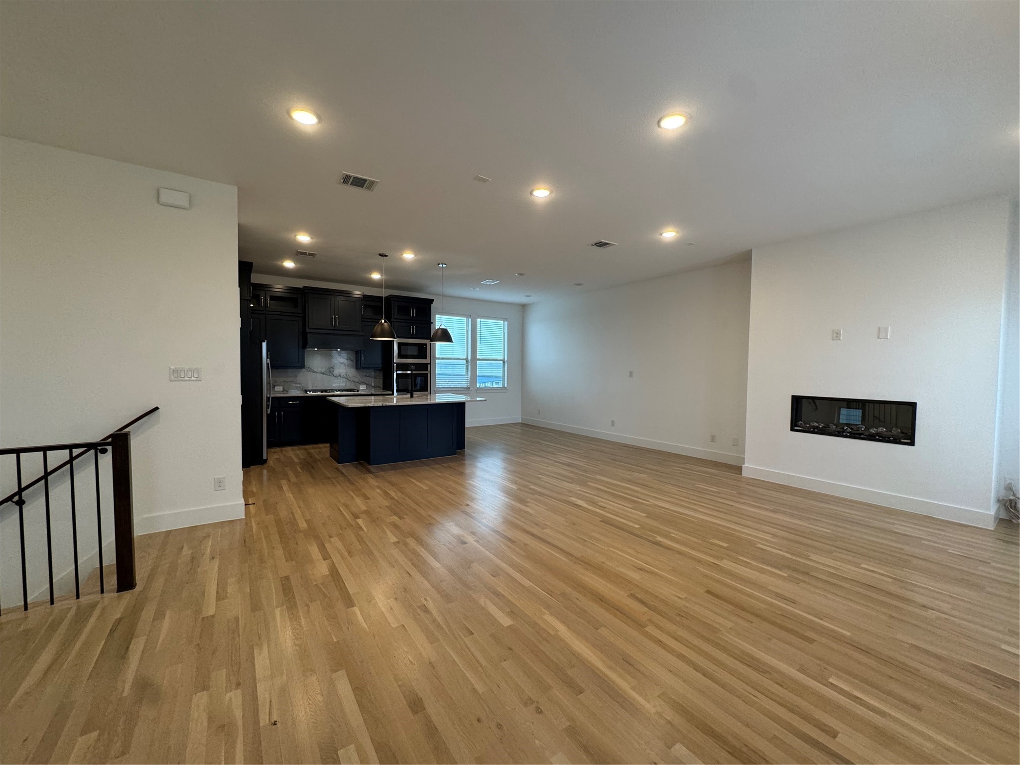 1221 Mark Place