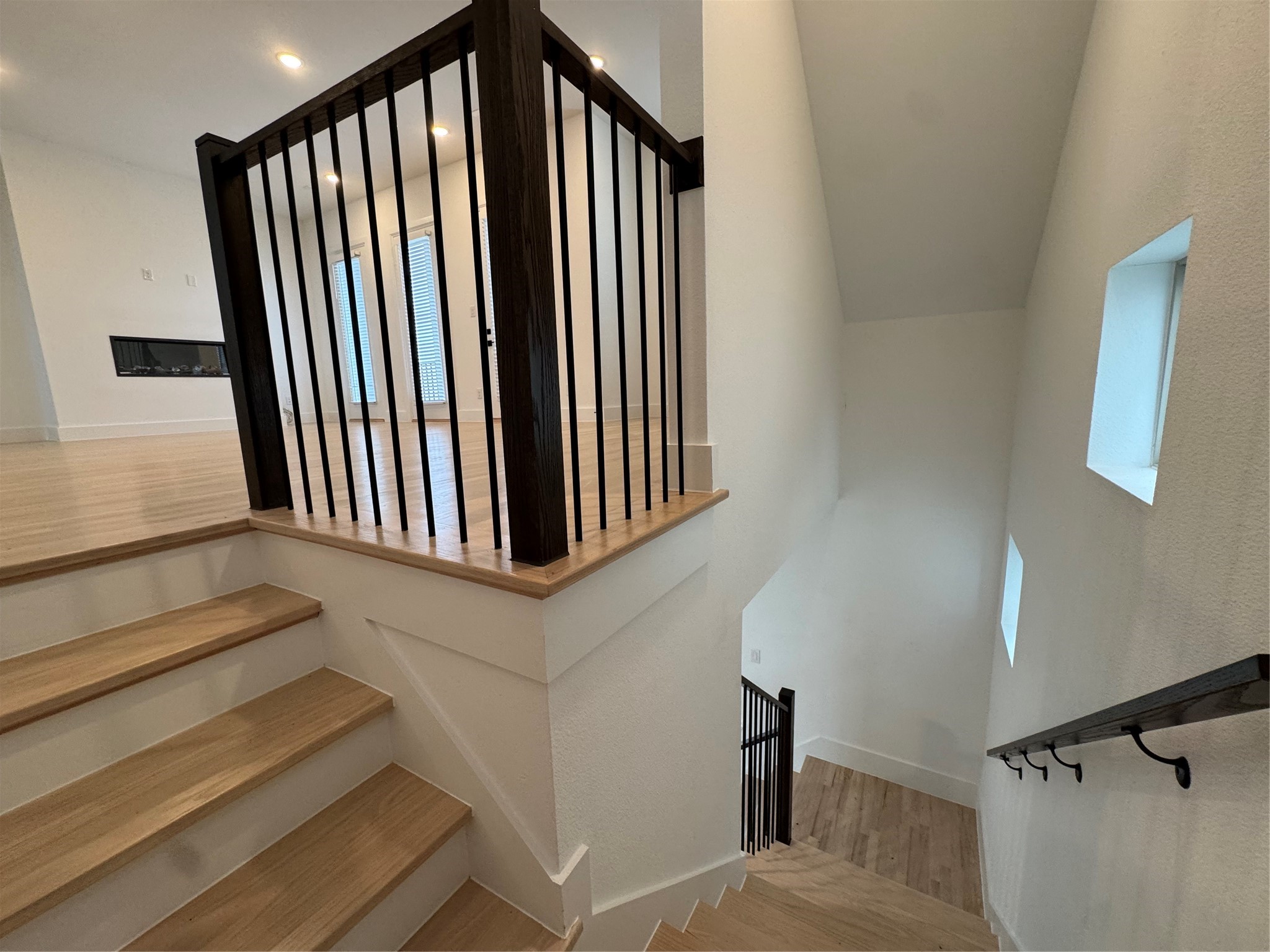 1221 Mark Place