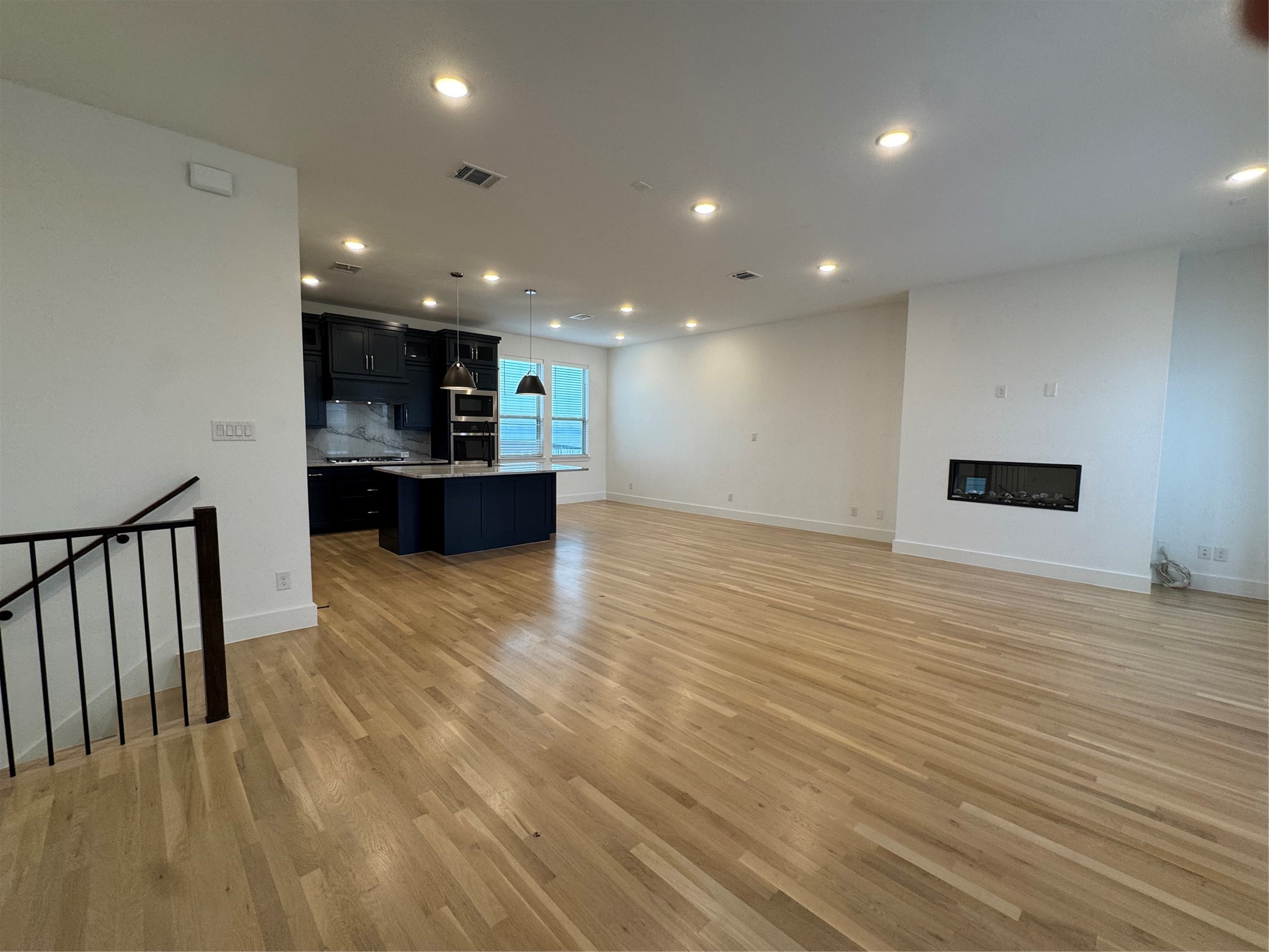 1221 Mark Place