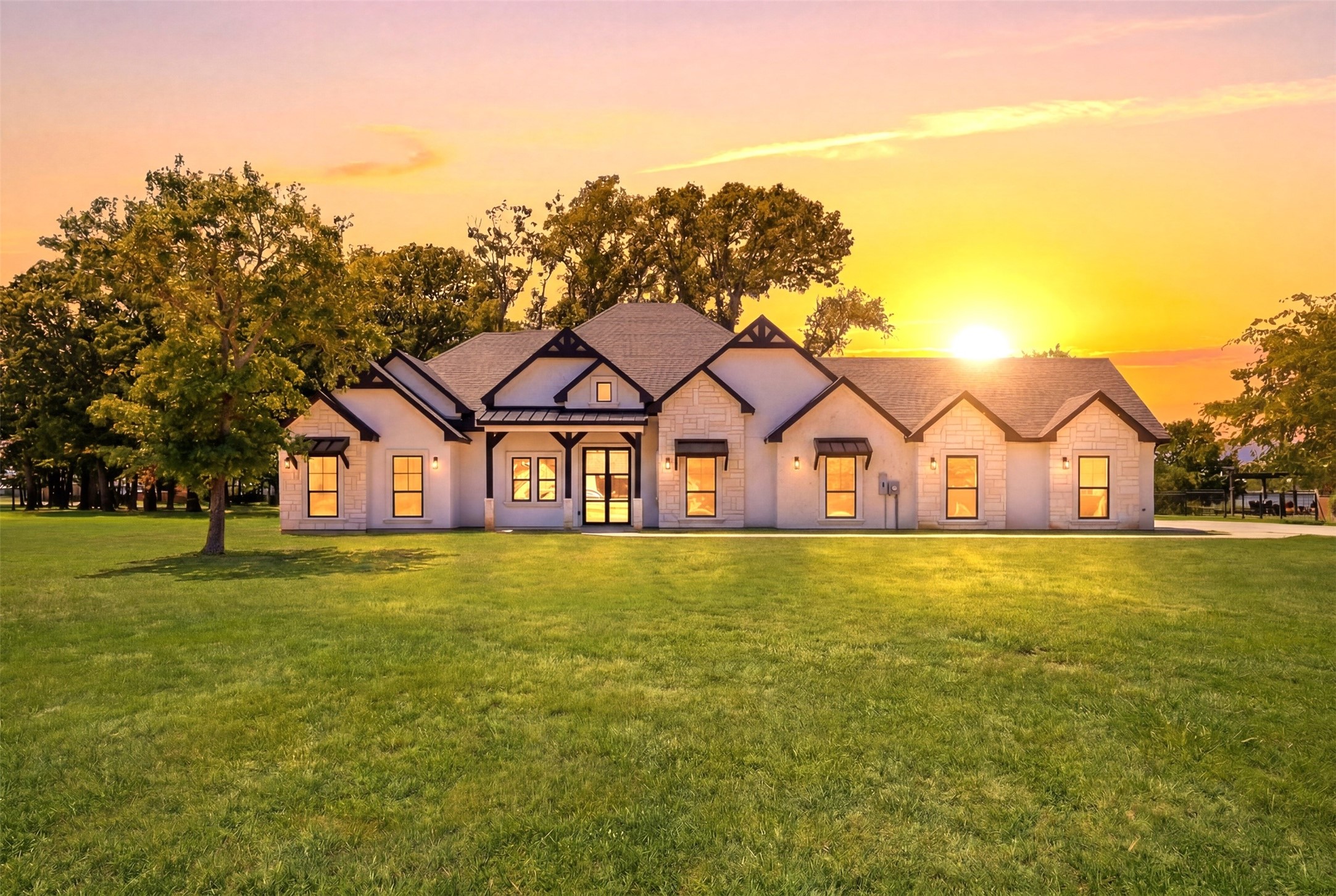 1055 Hidden Oaks Drive