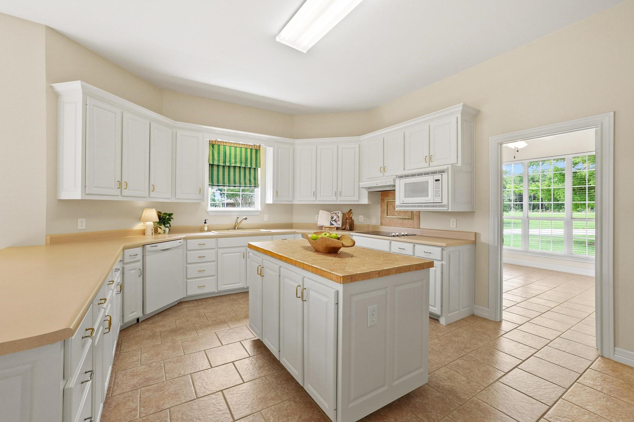 3140 Farm Road 195