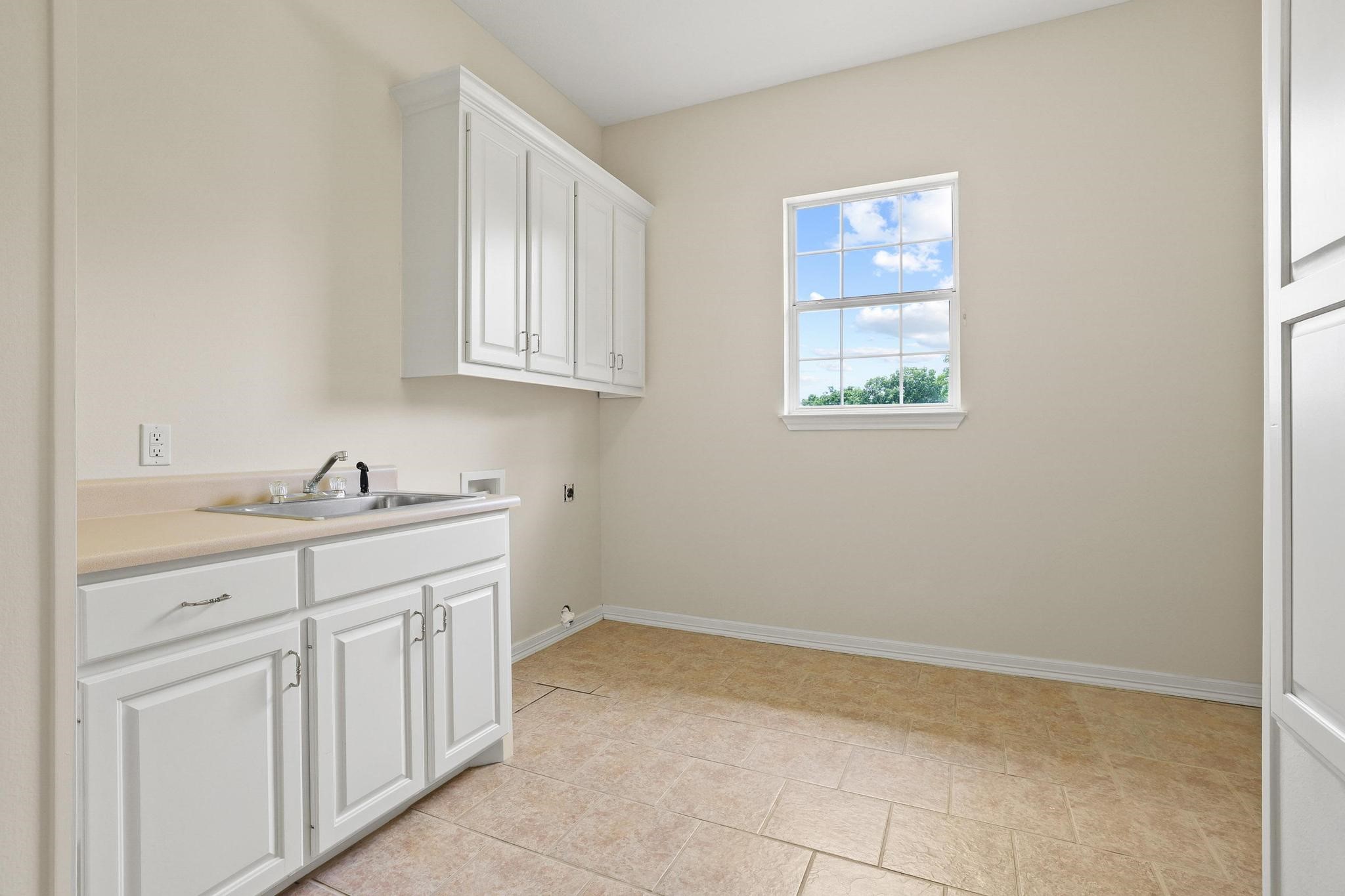 3140 Farm Road 195