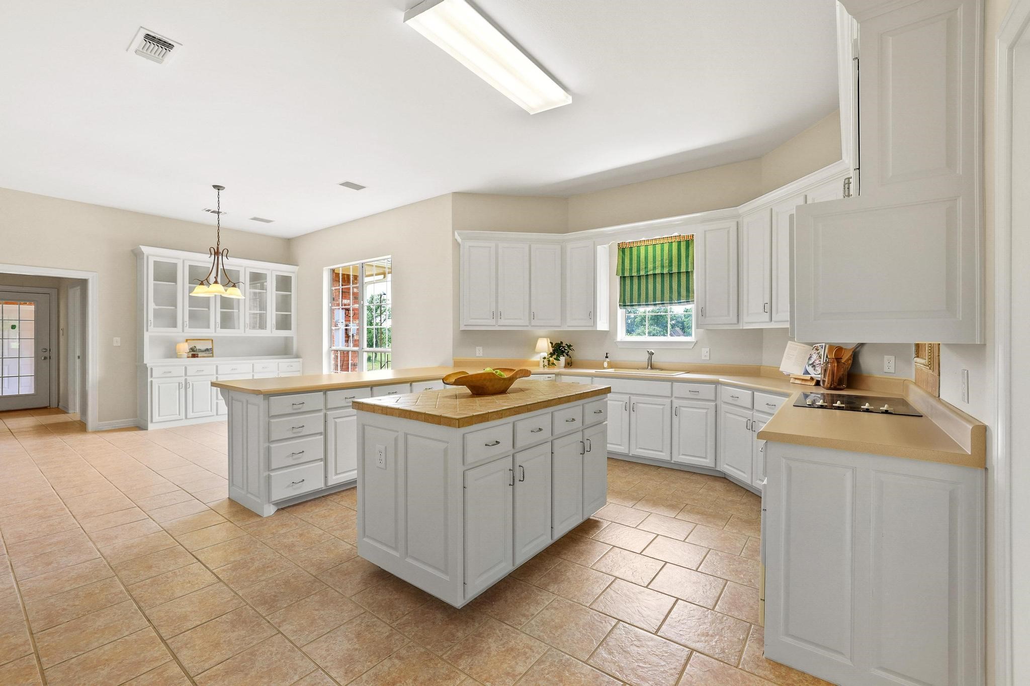 3140 Farm Road 195