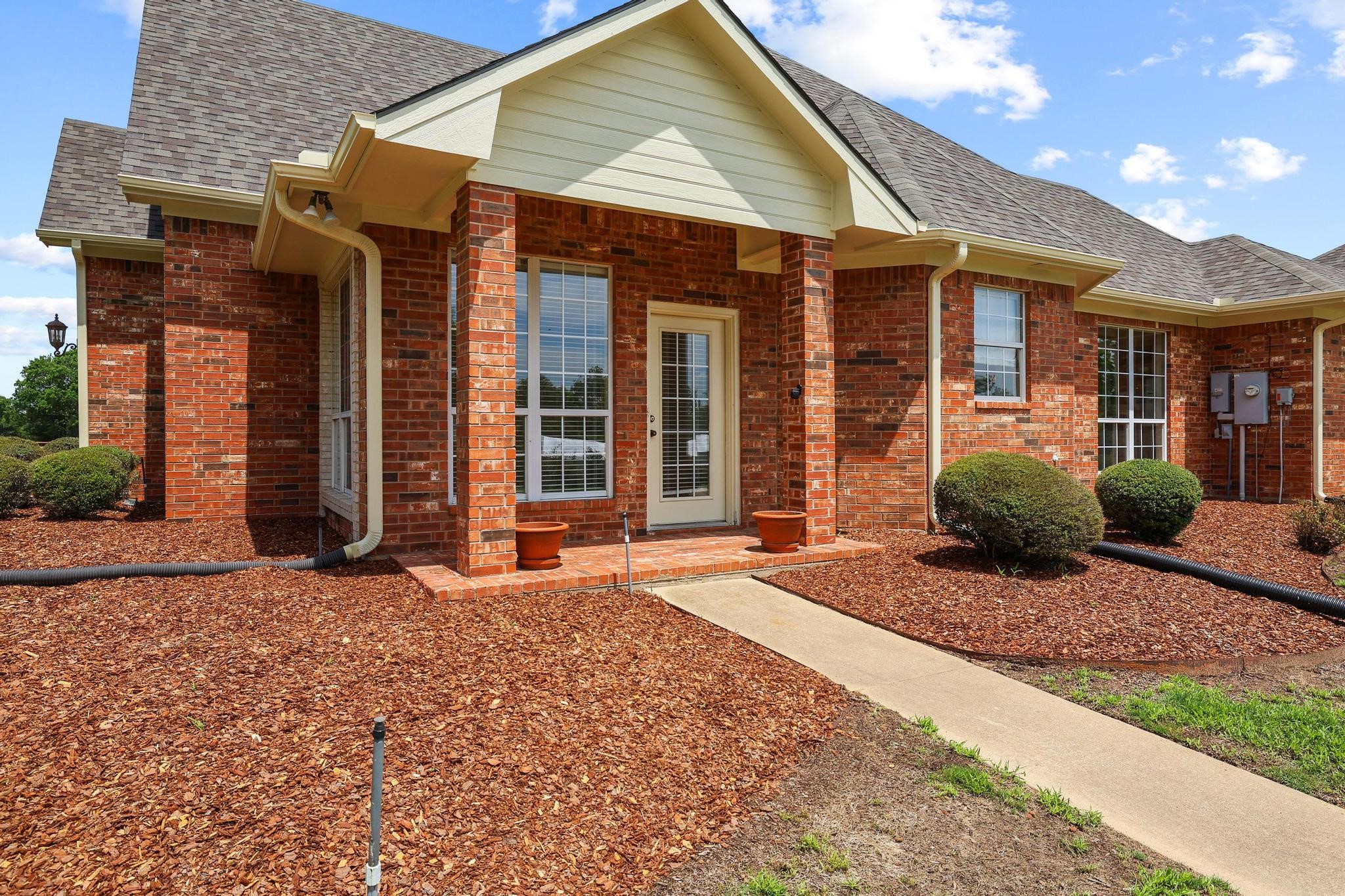 3140 Farm Road 195