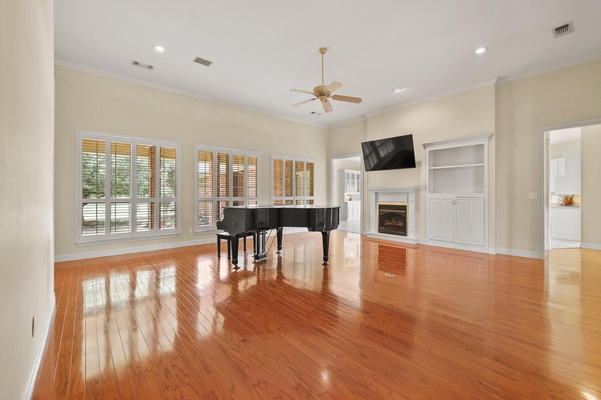 3140 Farm Road 195