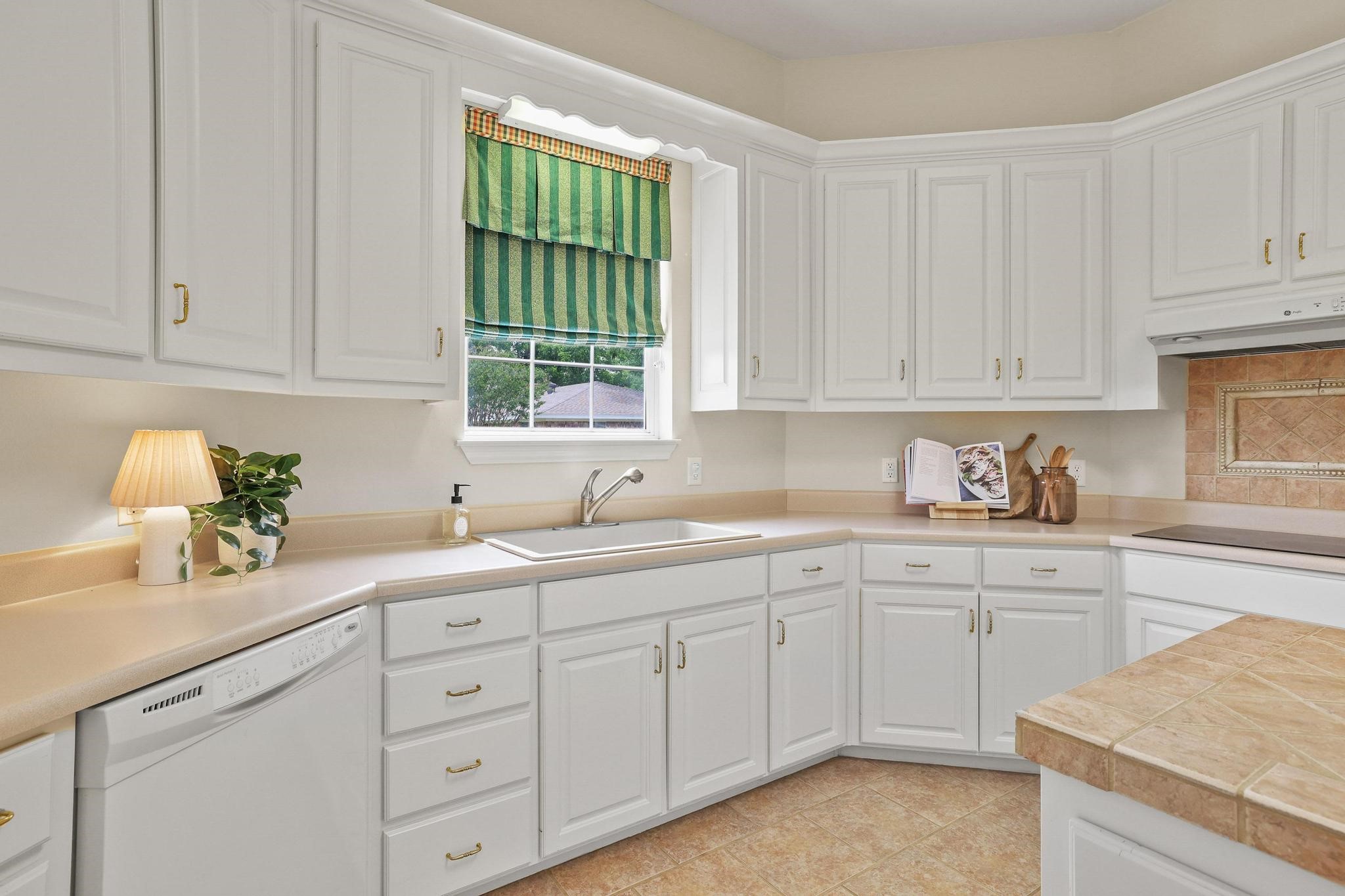 3140 Farm Road 195