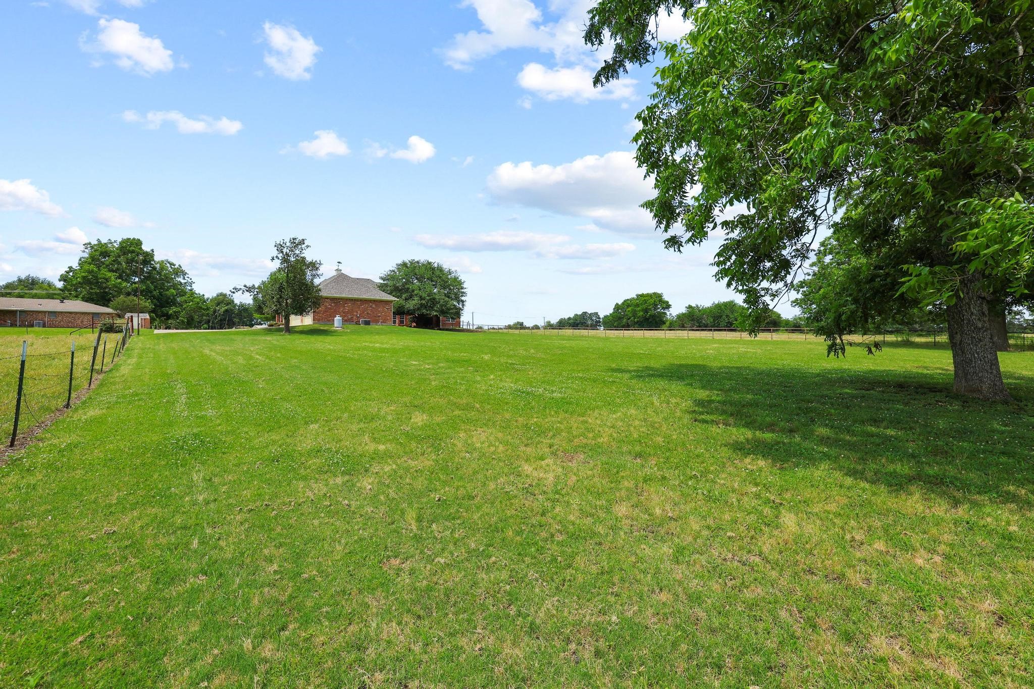 3140 Farm Road 195