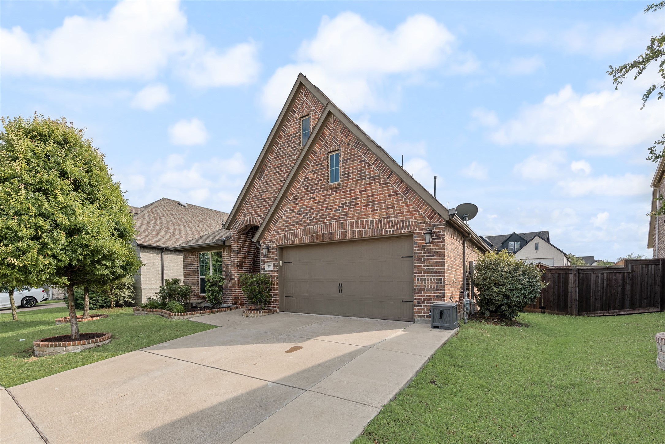 961 Canterbury Lane