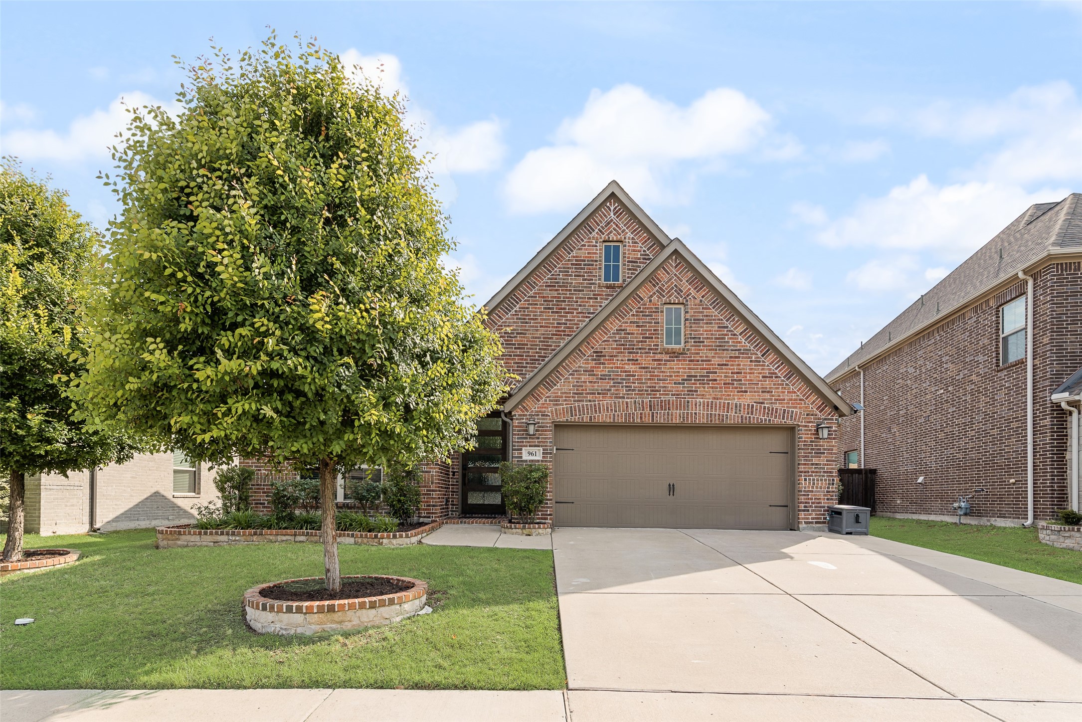 961 Canterbury Lane