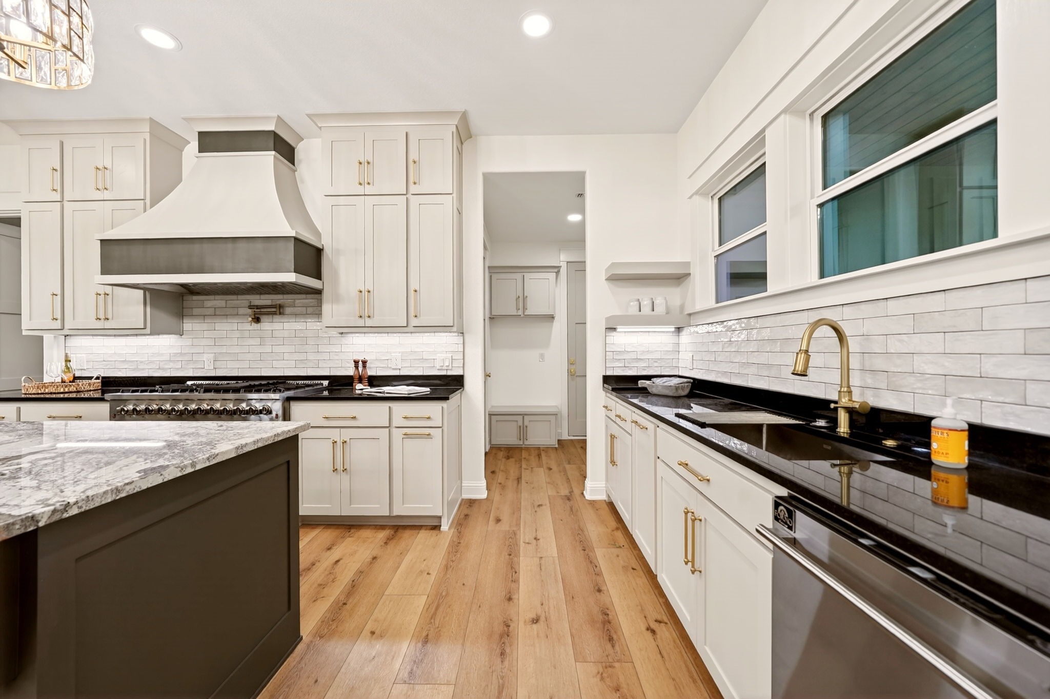 242 Private Road 2712