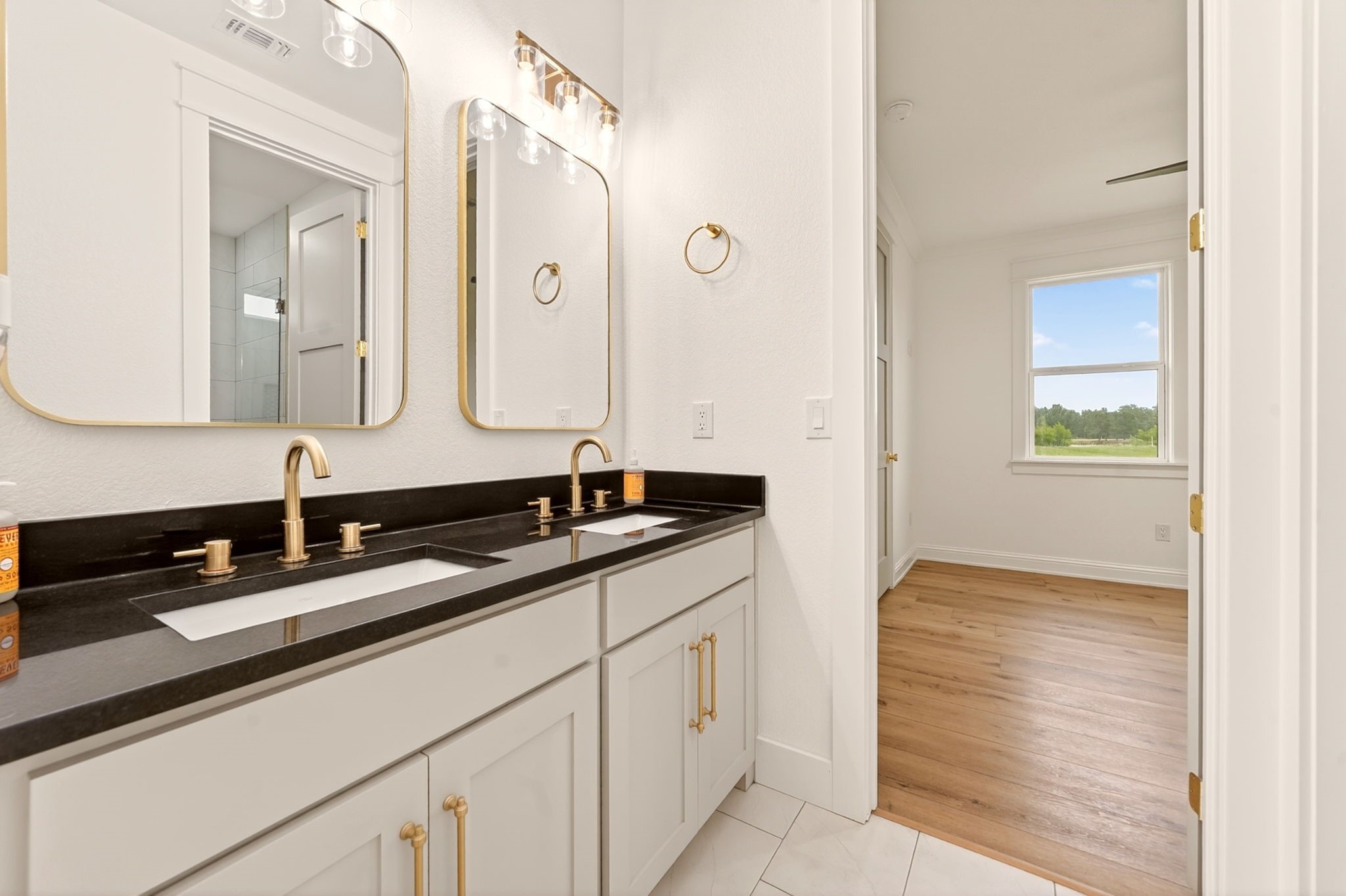 242 Private Road 2712