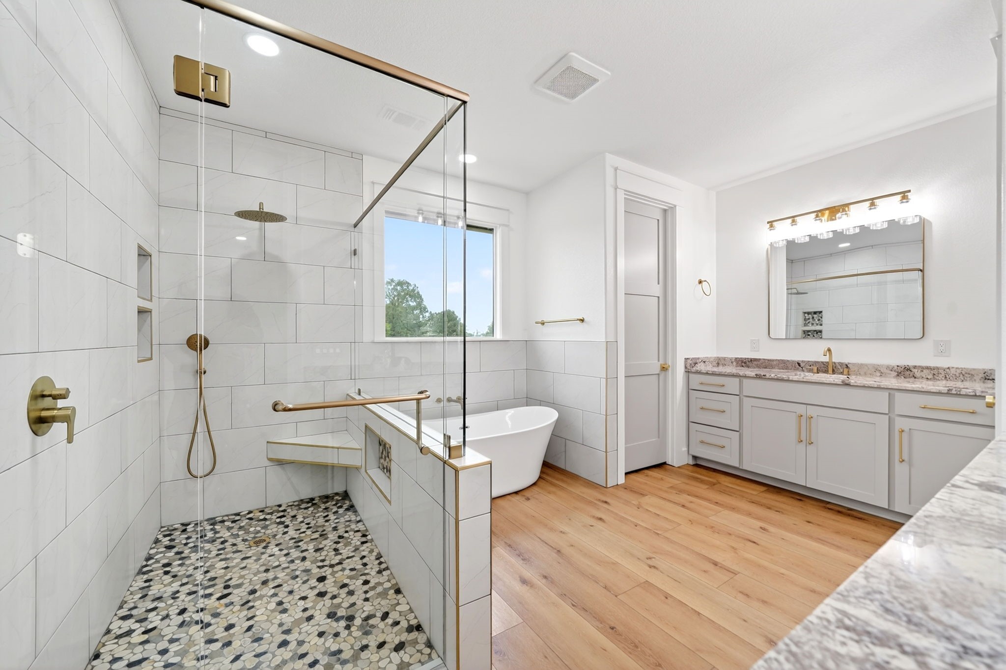 242 Private Road 2712