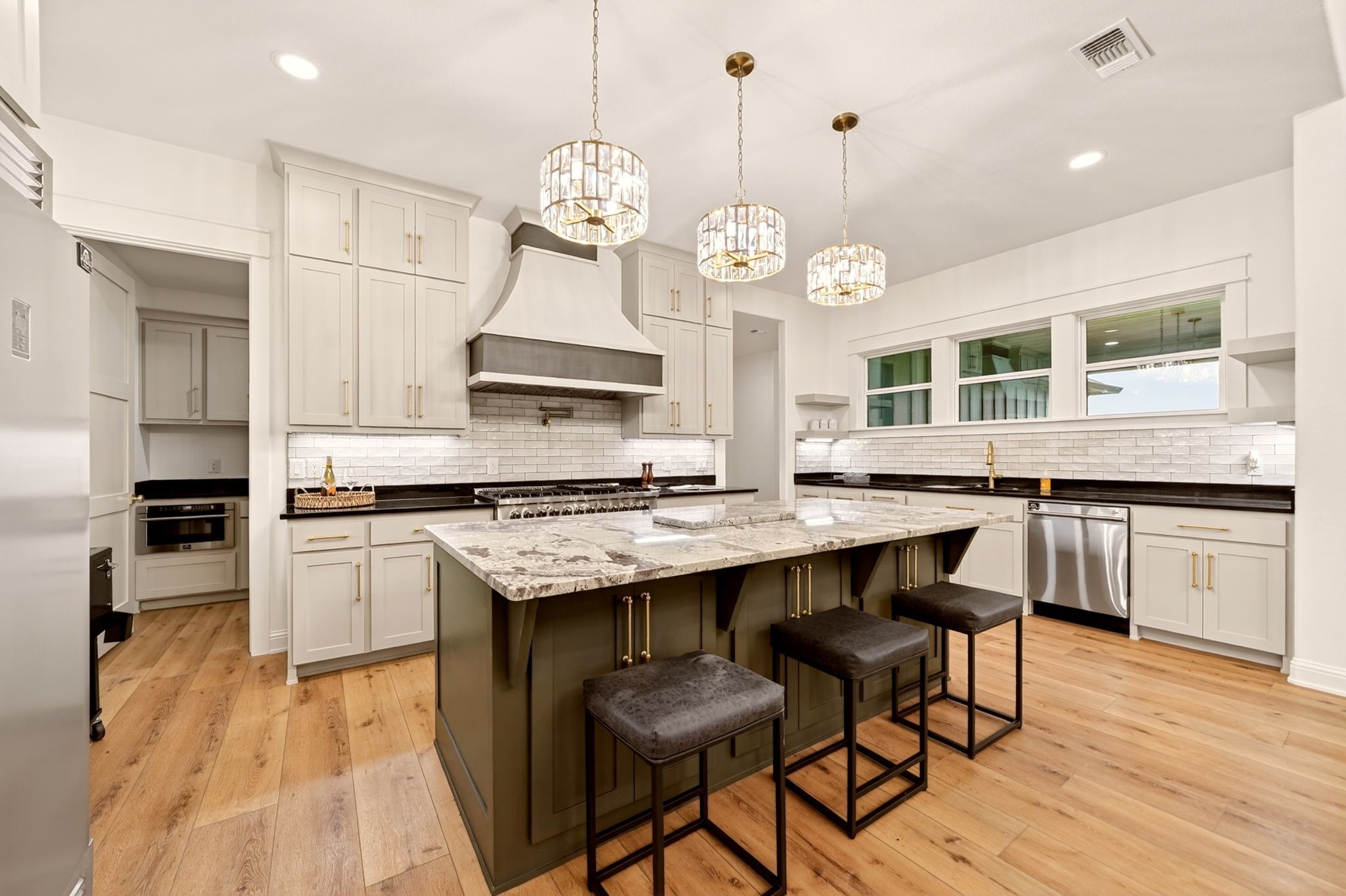 242 Private Road 2712