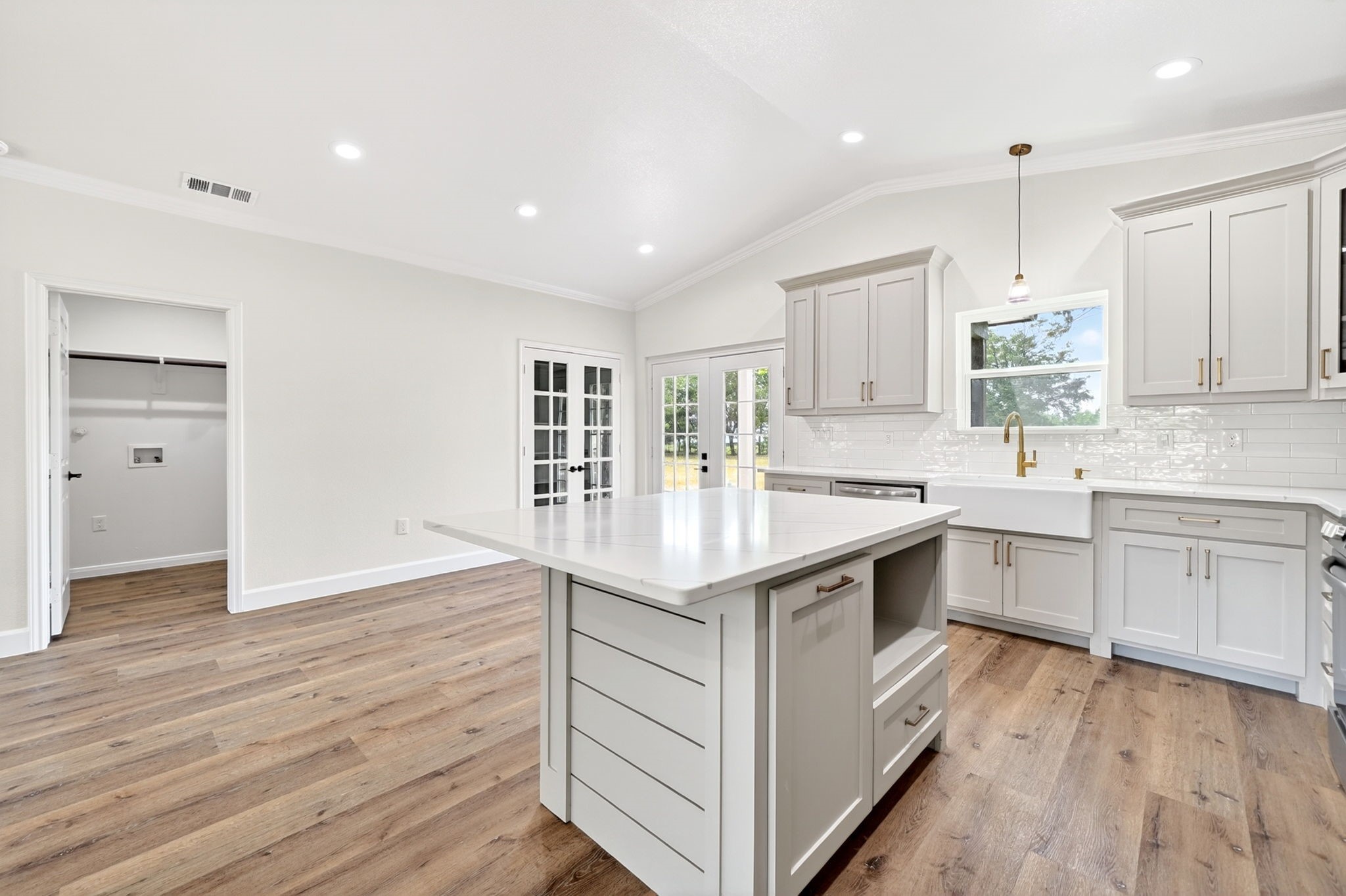 887 Private Road 2283