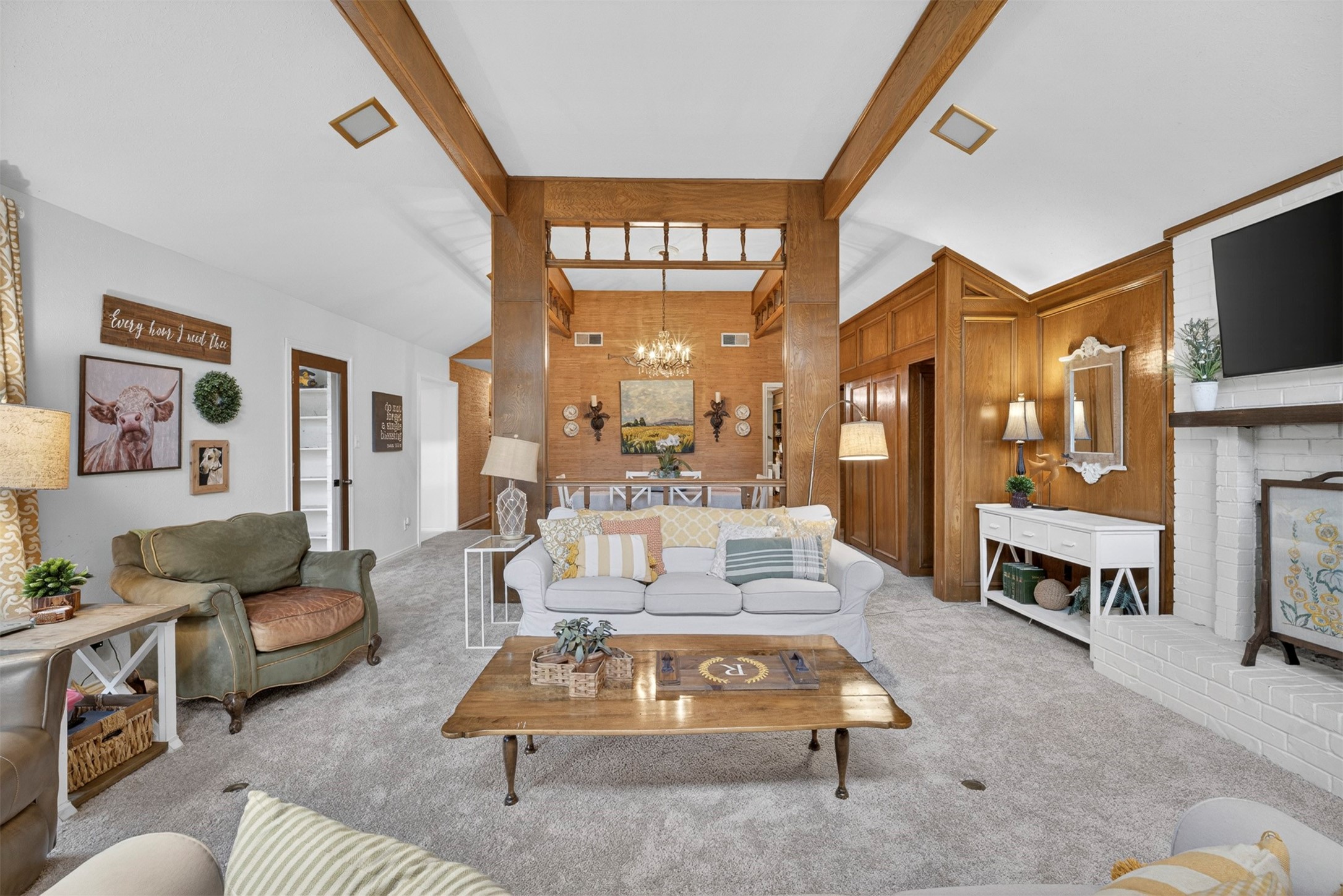 206 Rainbow Circle