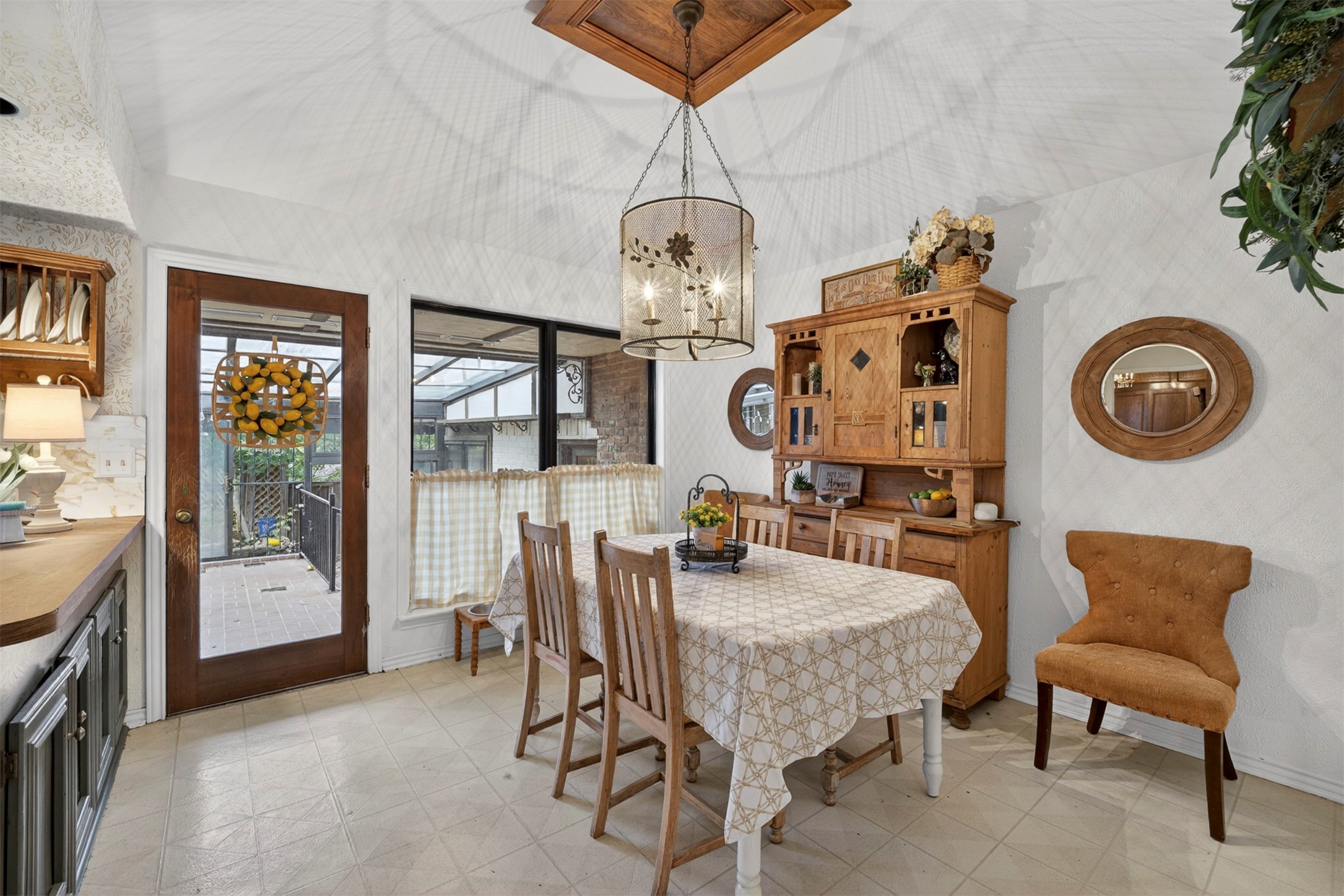 206 Rainbow Circle