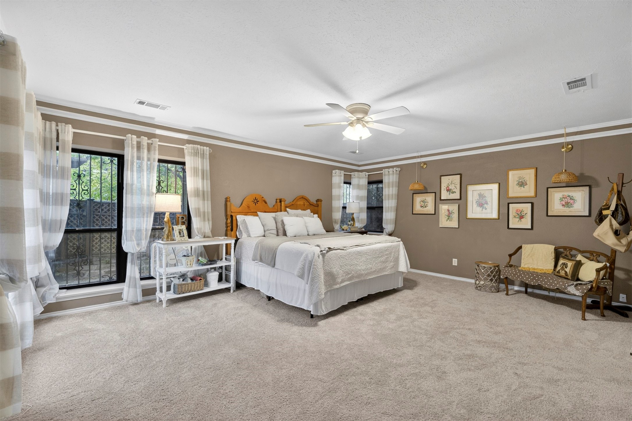 206 Rainbow Circle