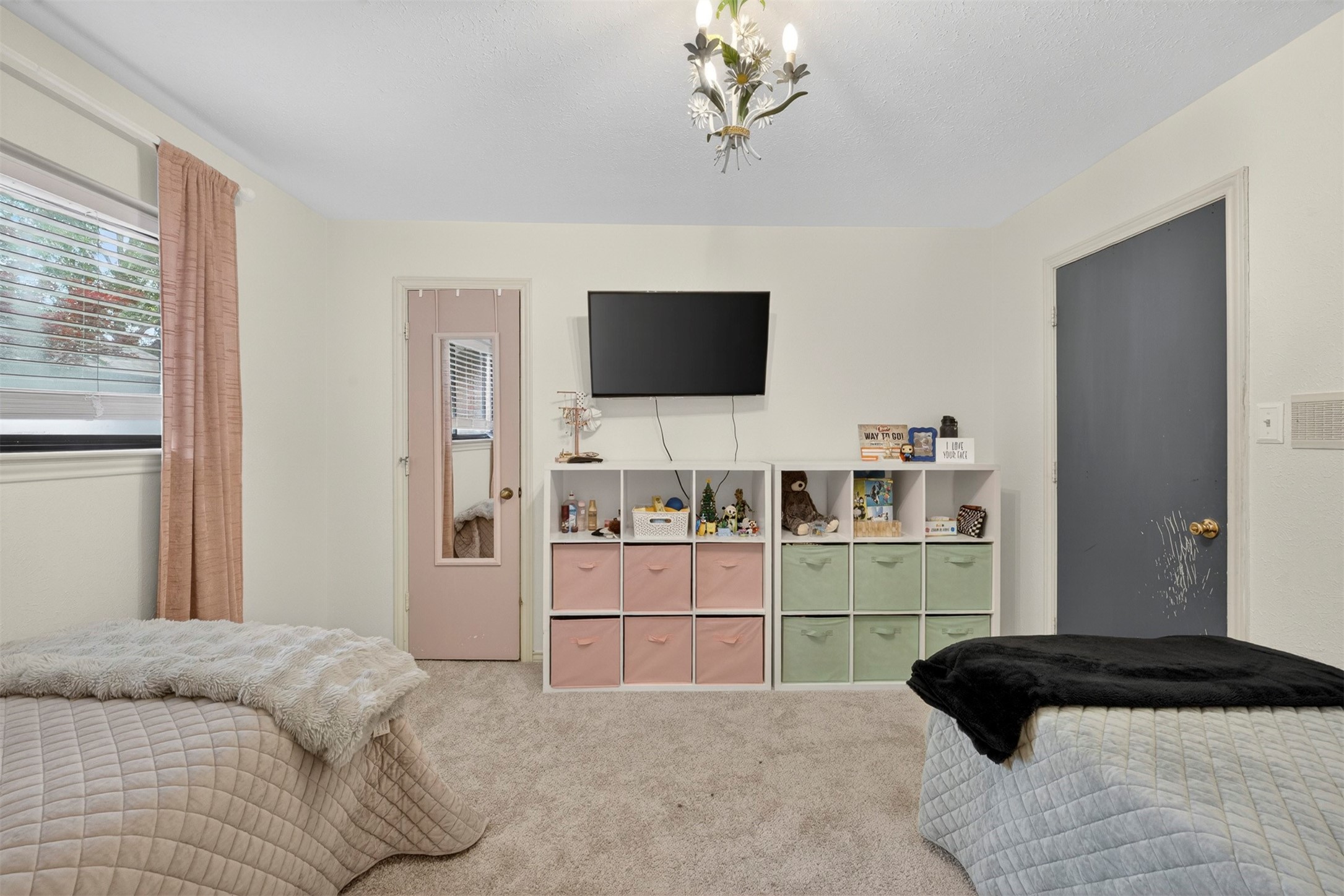 206 Rainbow Circle