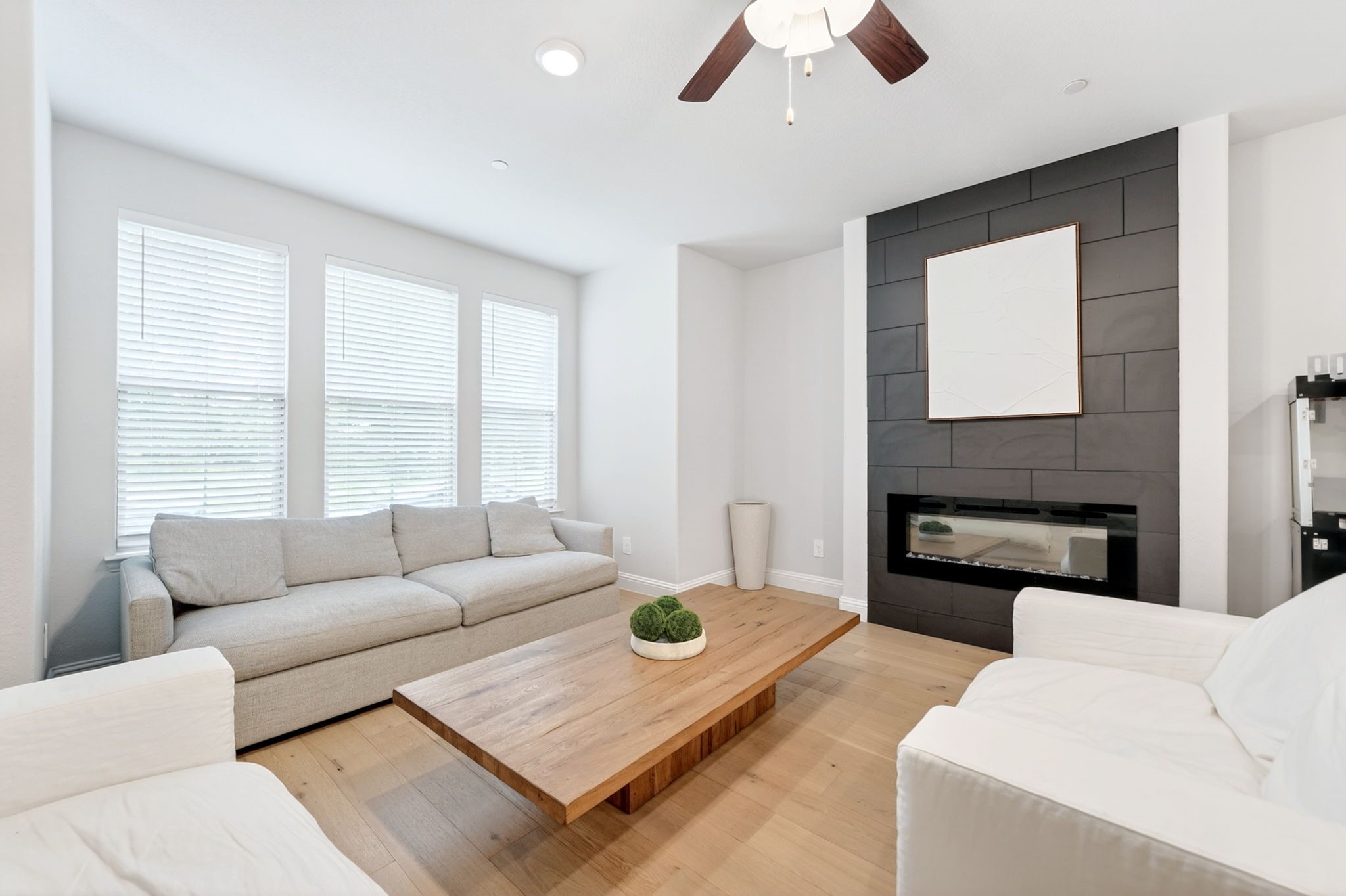 7821 Sunset Boulevard