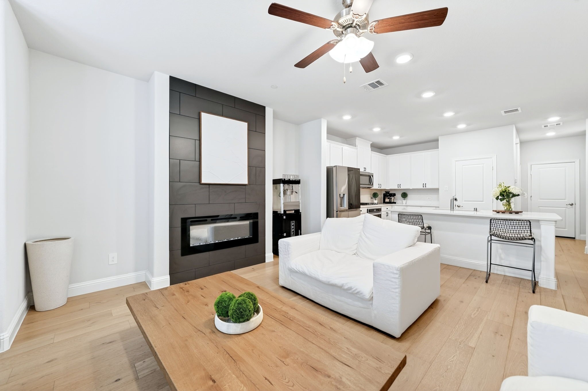 7821 Sunset Boulevard