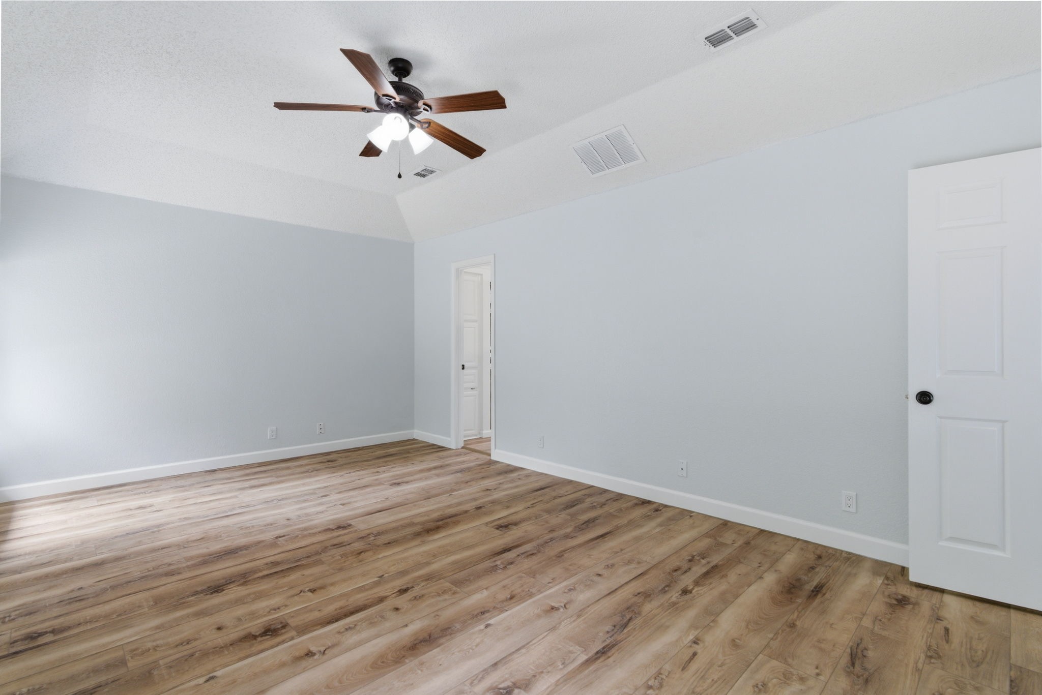 8 Waterwood Court