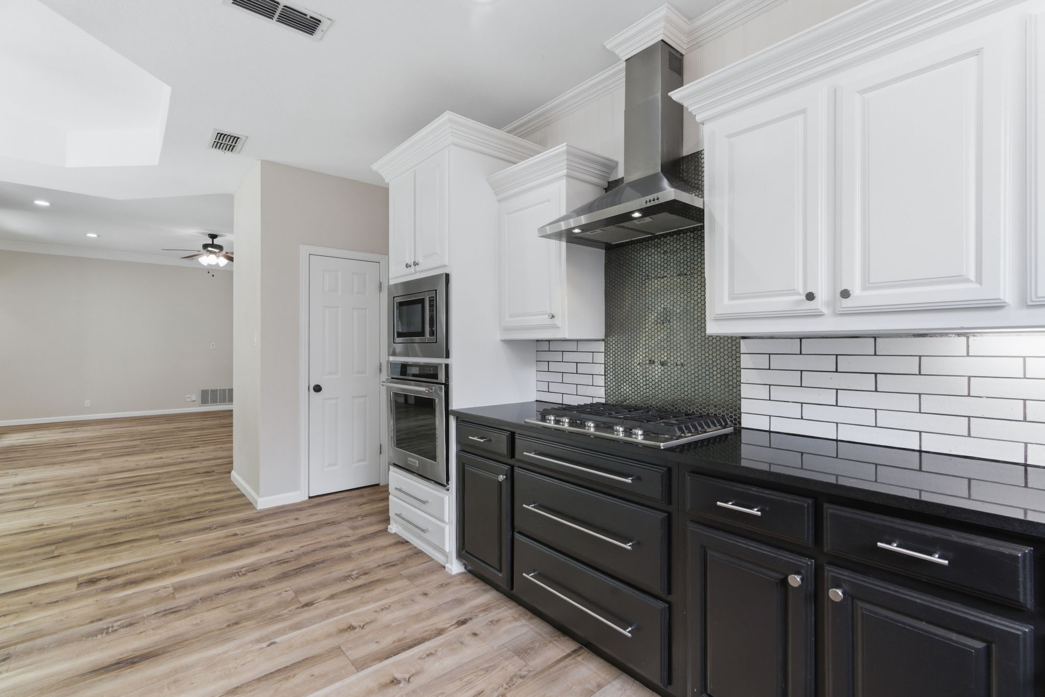 8 Waterwood Court