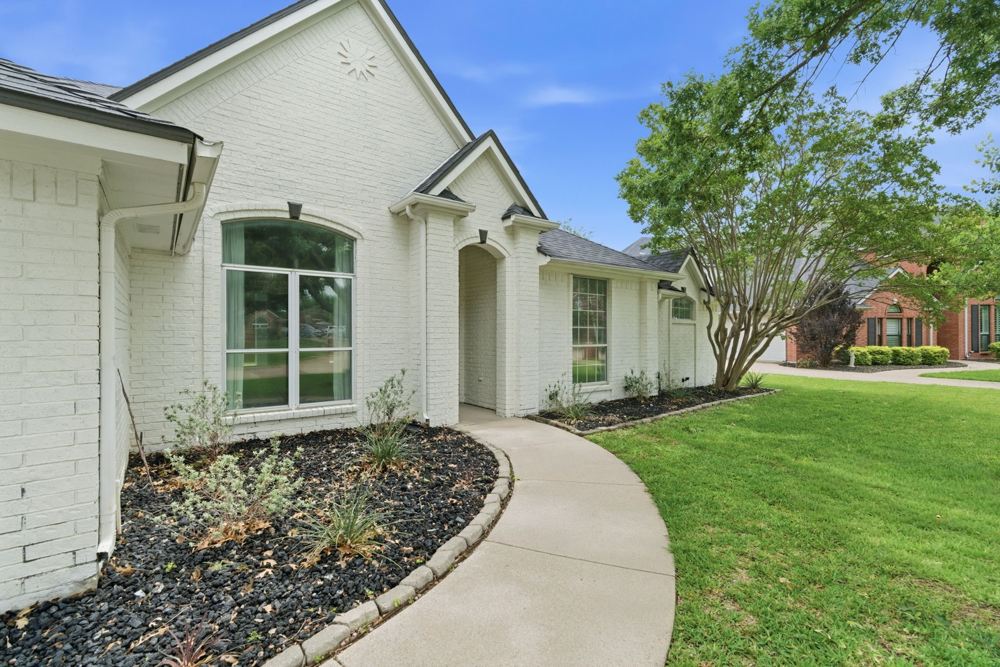 8 Waterwood Court