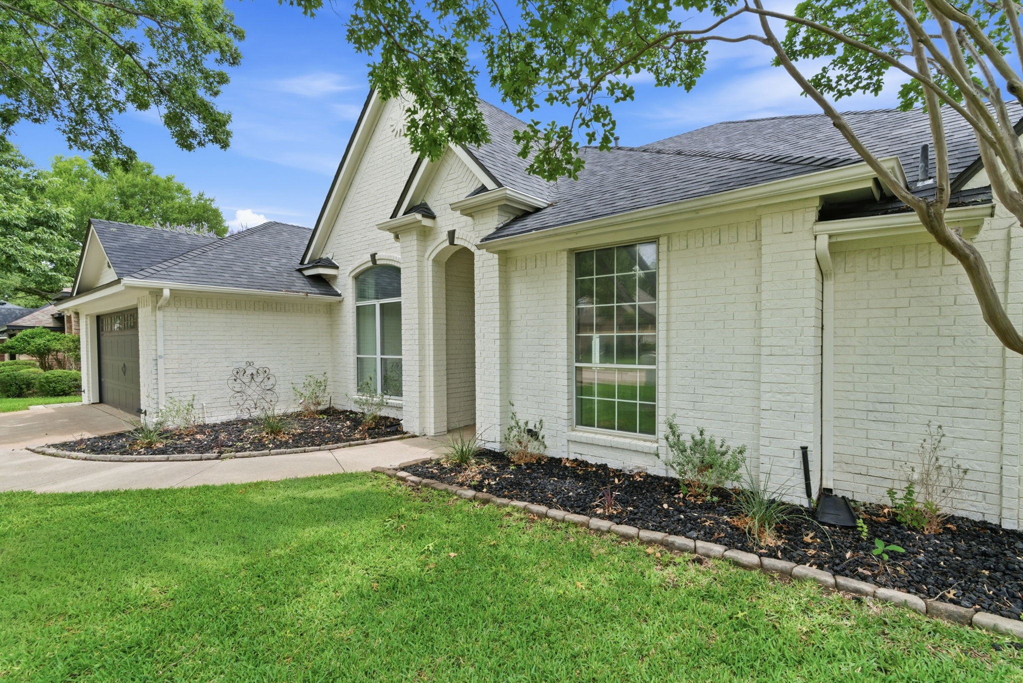 8 Waterwood Court