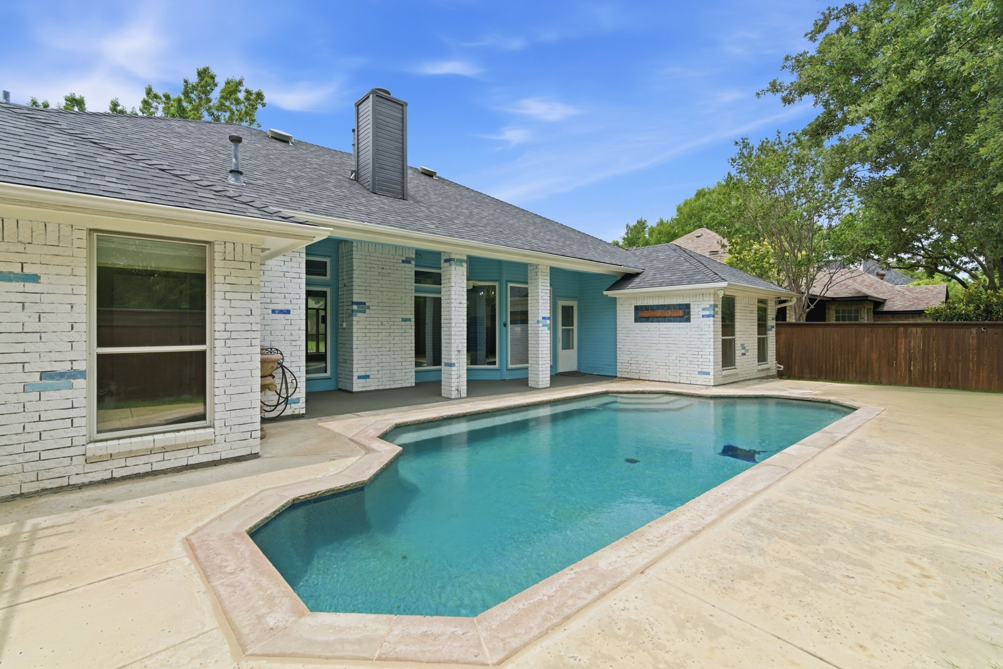 8 Waterwood Court