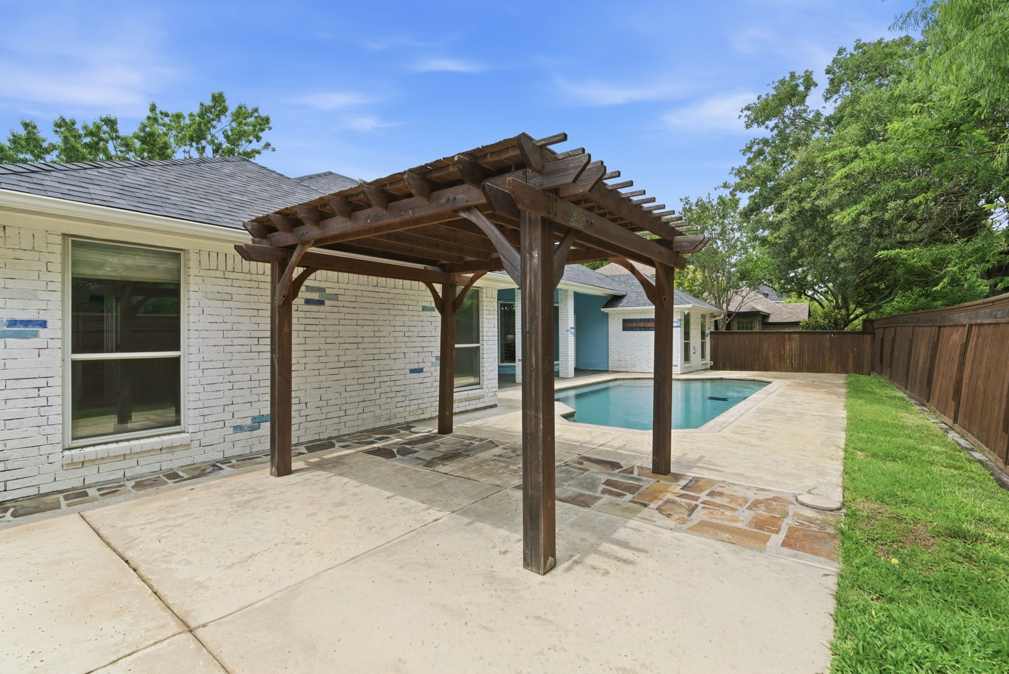 8 Waterwood Court