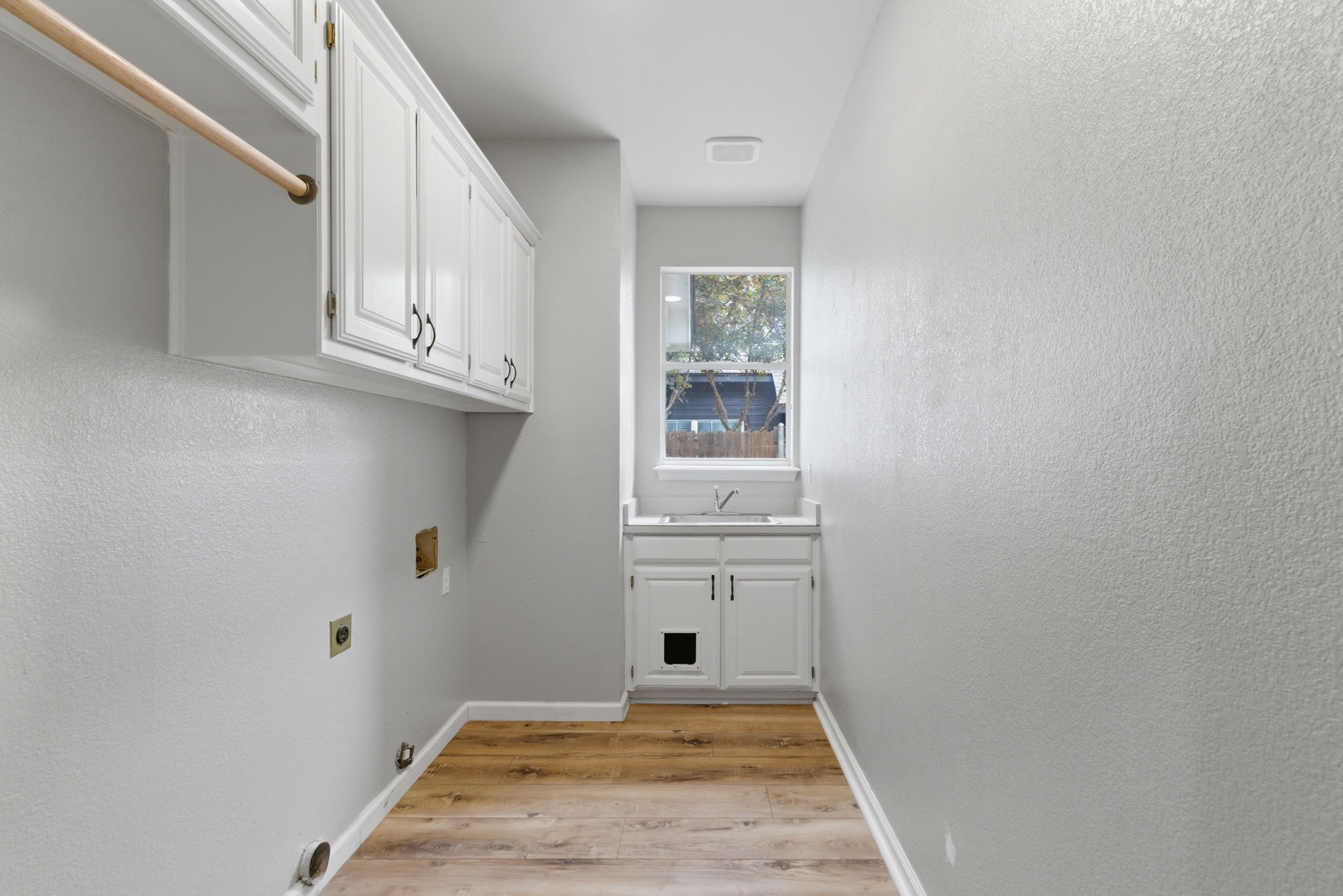 8 Waterwood Court
