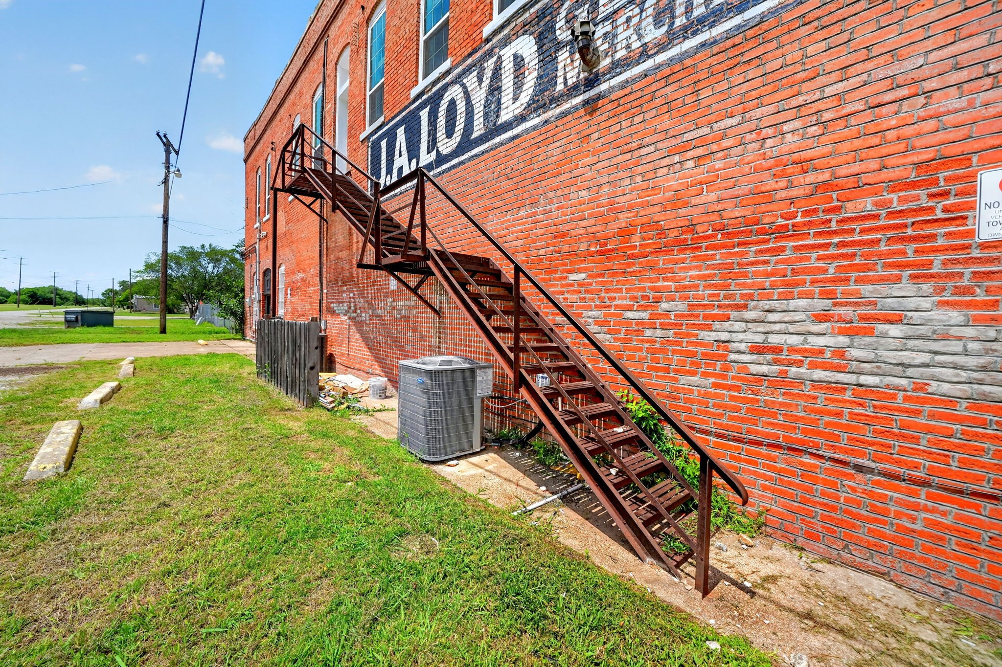 201 N Bois D Arc Street