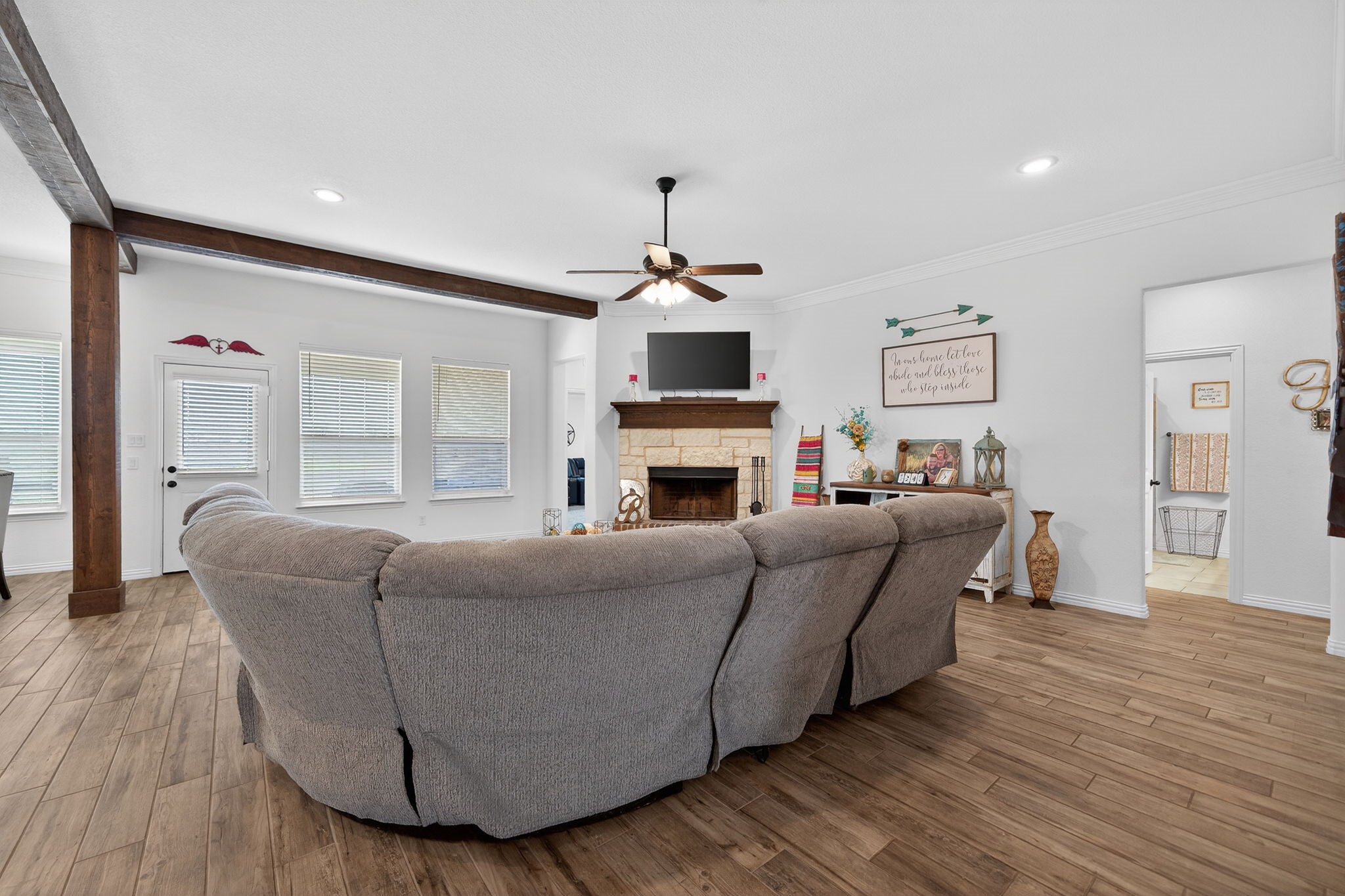 1180 Colina Parkway