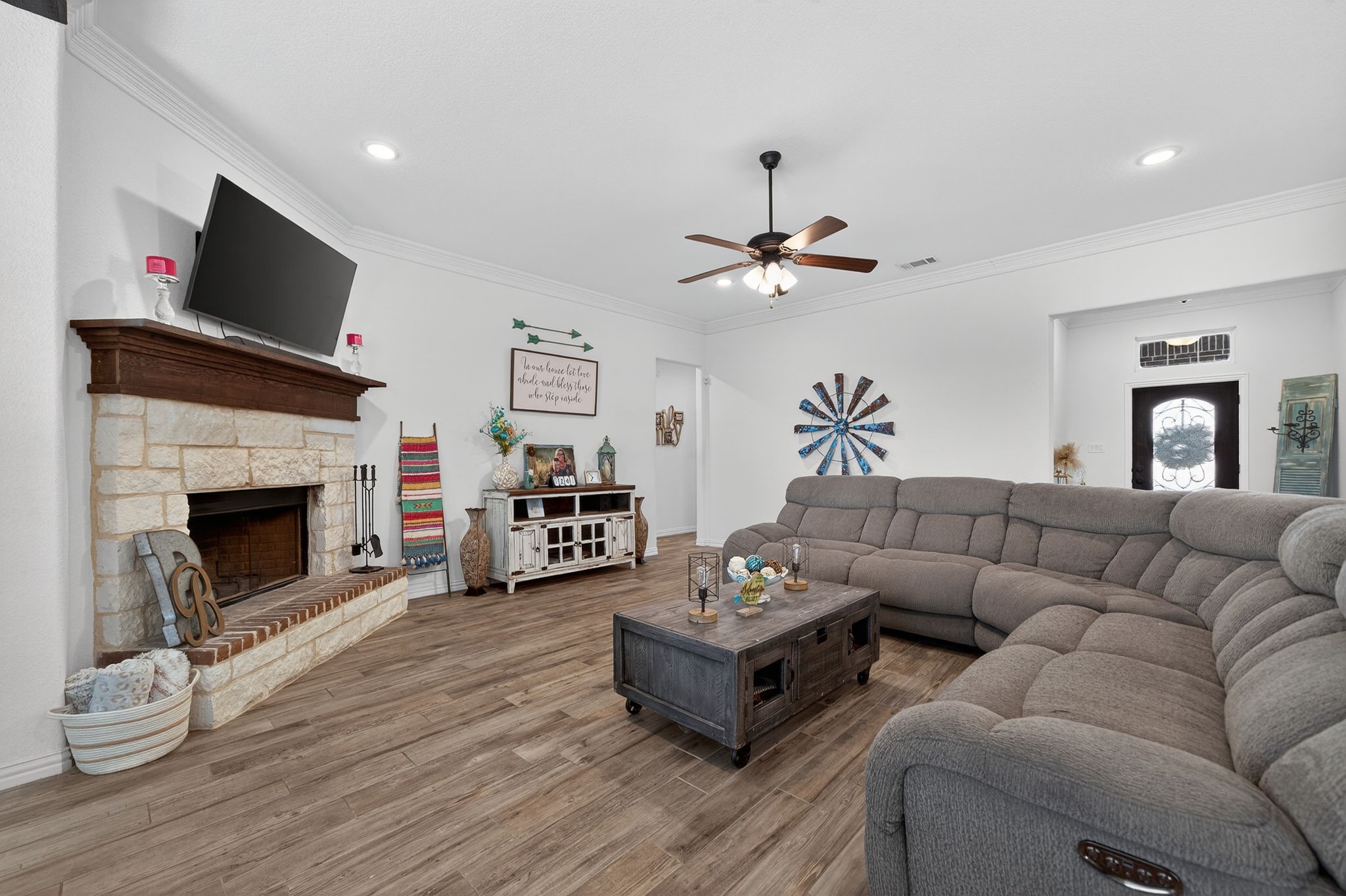 1180 Colina Parkway
