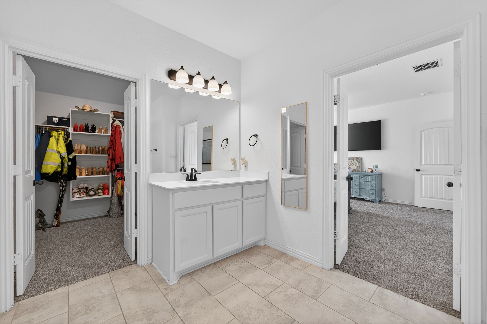 1180 Colina Parkway