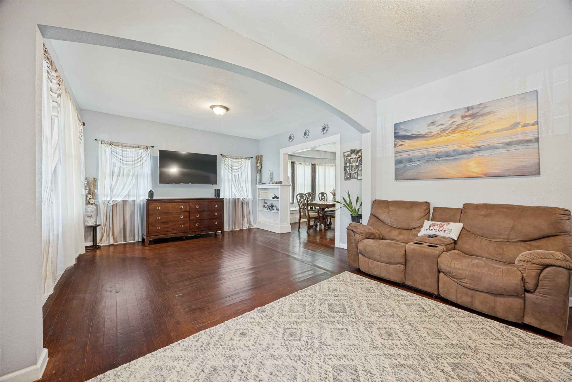 311 W Acheson Street
