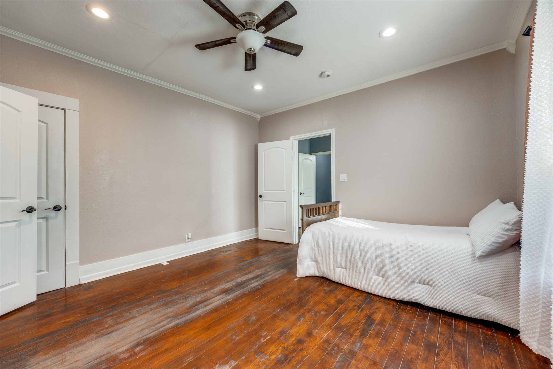 311 W Acheson Street