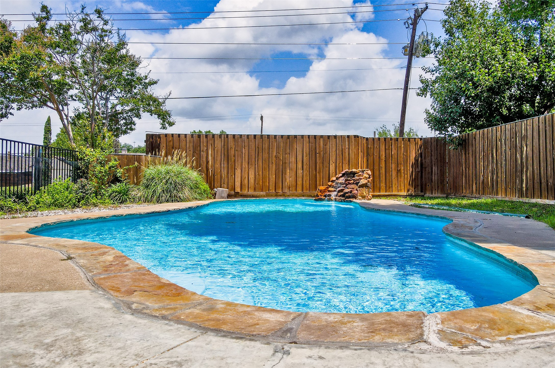 1827 Robert Jones Drive