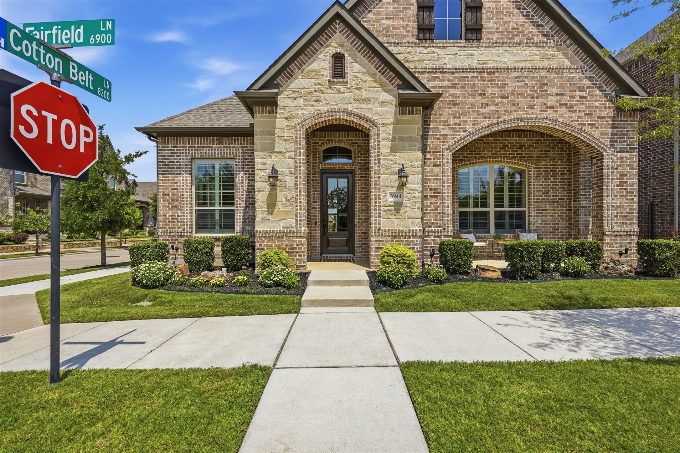 6944 Fairfield Lane