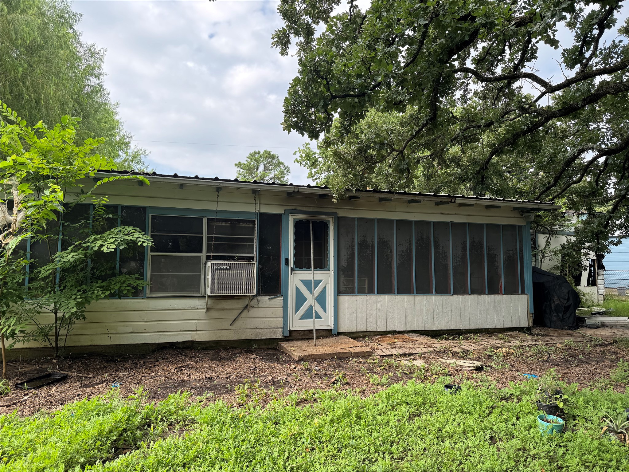 11039 Oakview Drive