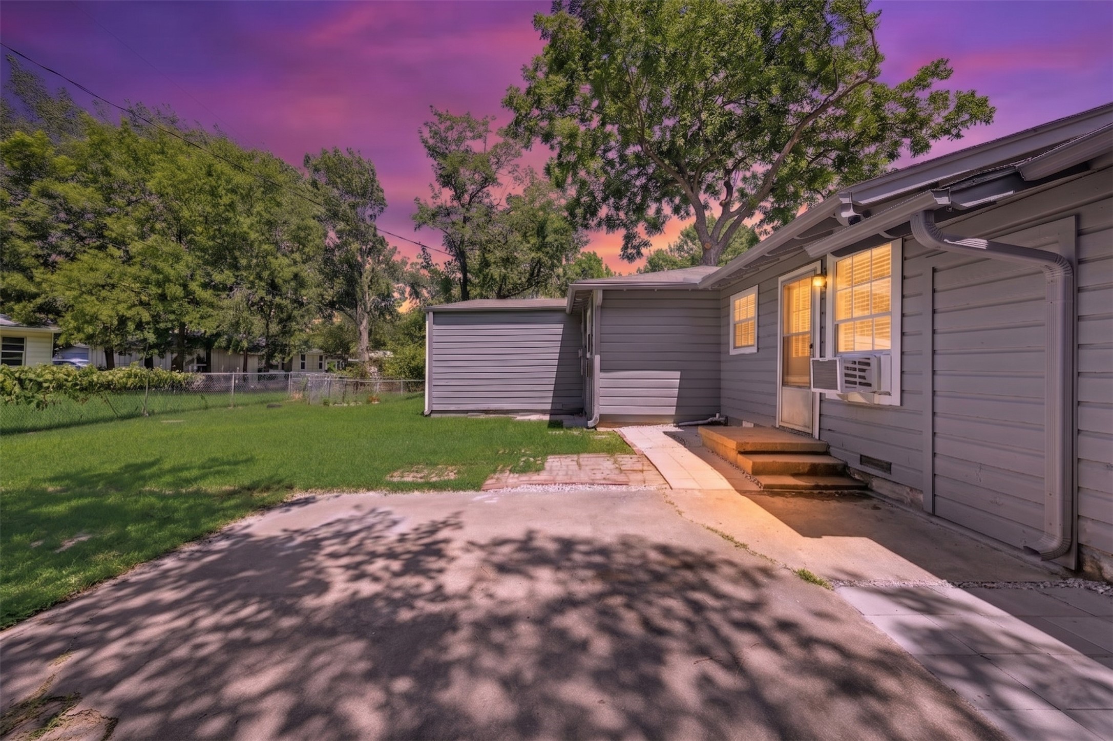 203 E 7th Street