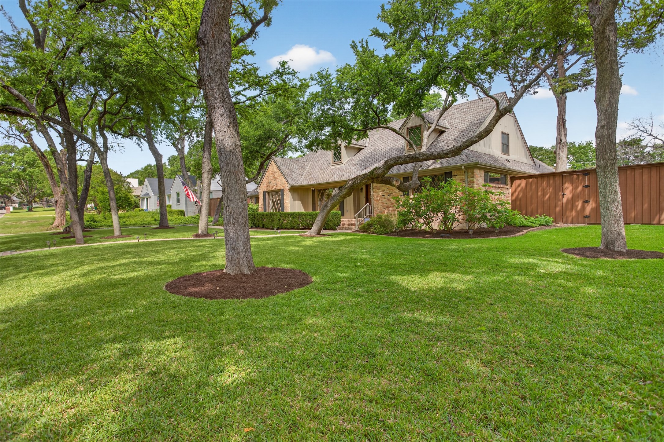 6811 Bradbury Lane