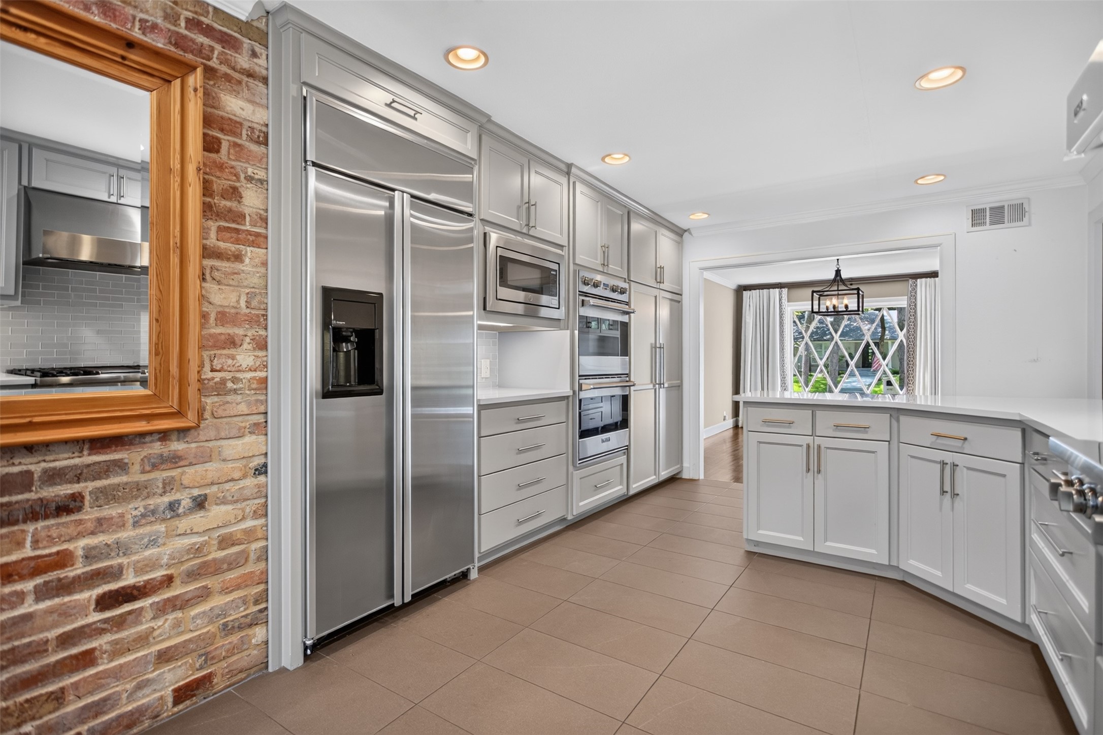 6811 Bradbury Lane