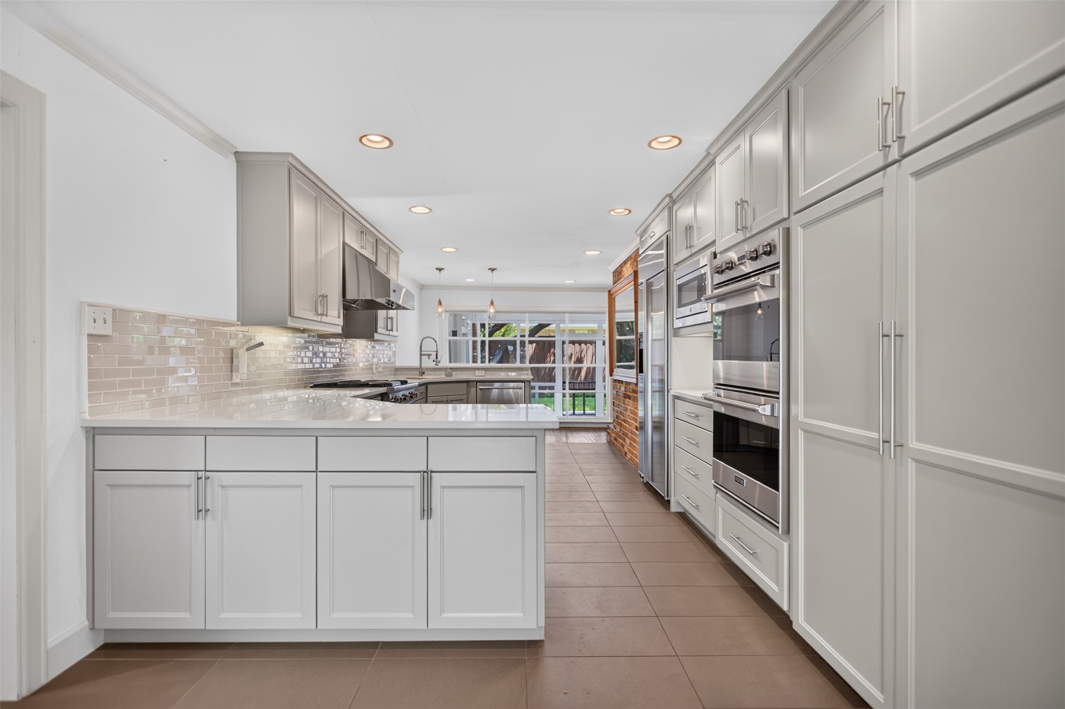 6811 Bradbury Lane