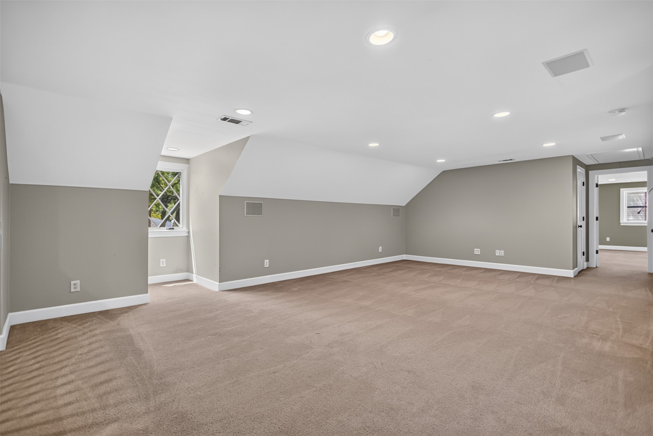 6811 Bradbury Lane