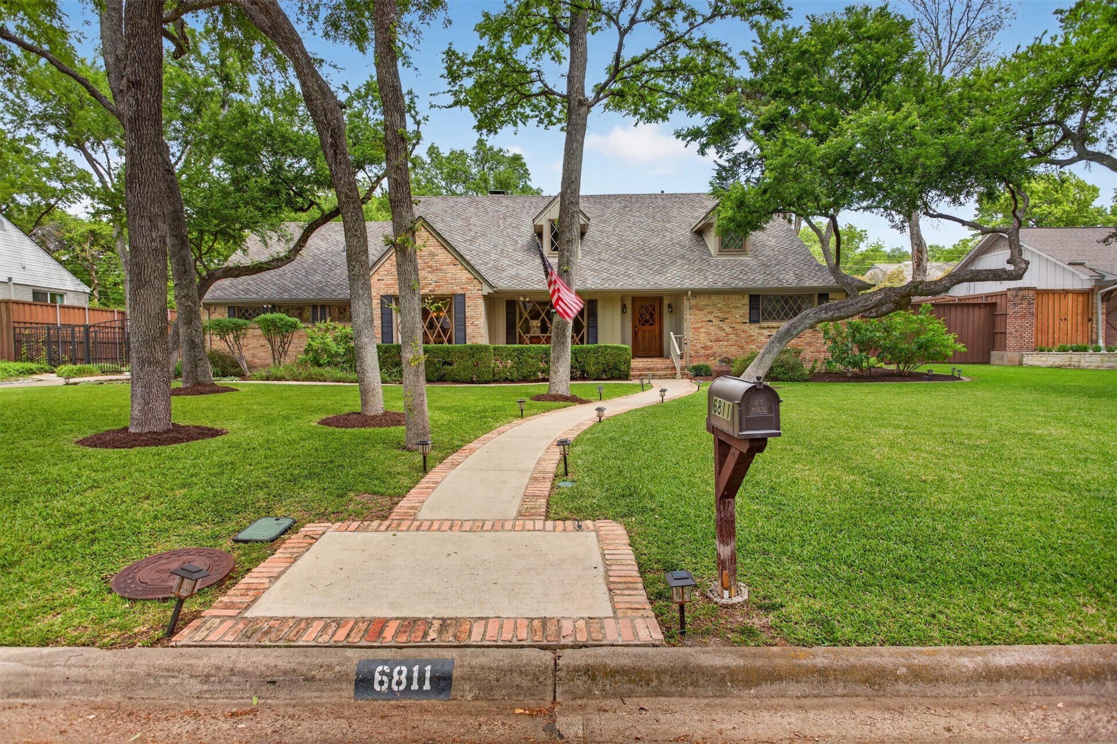 6811 Bradbury Lane