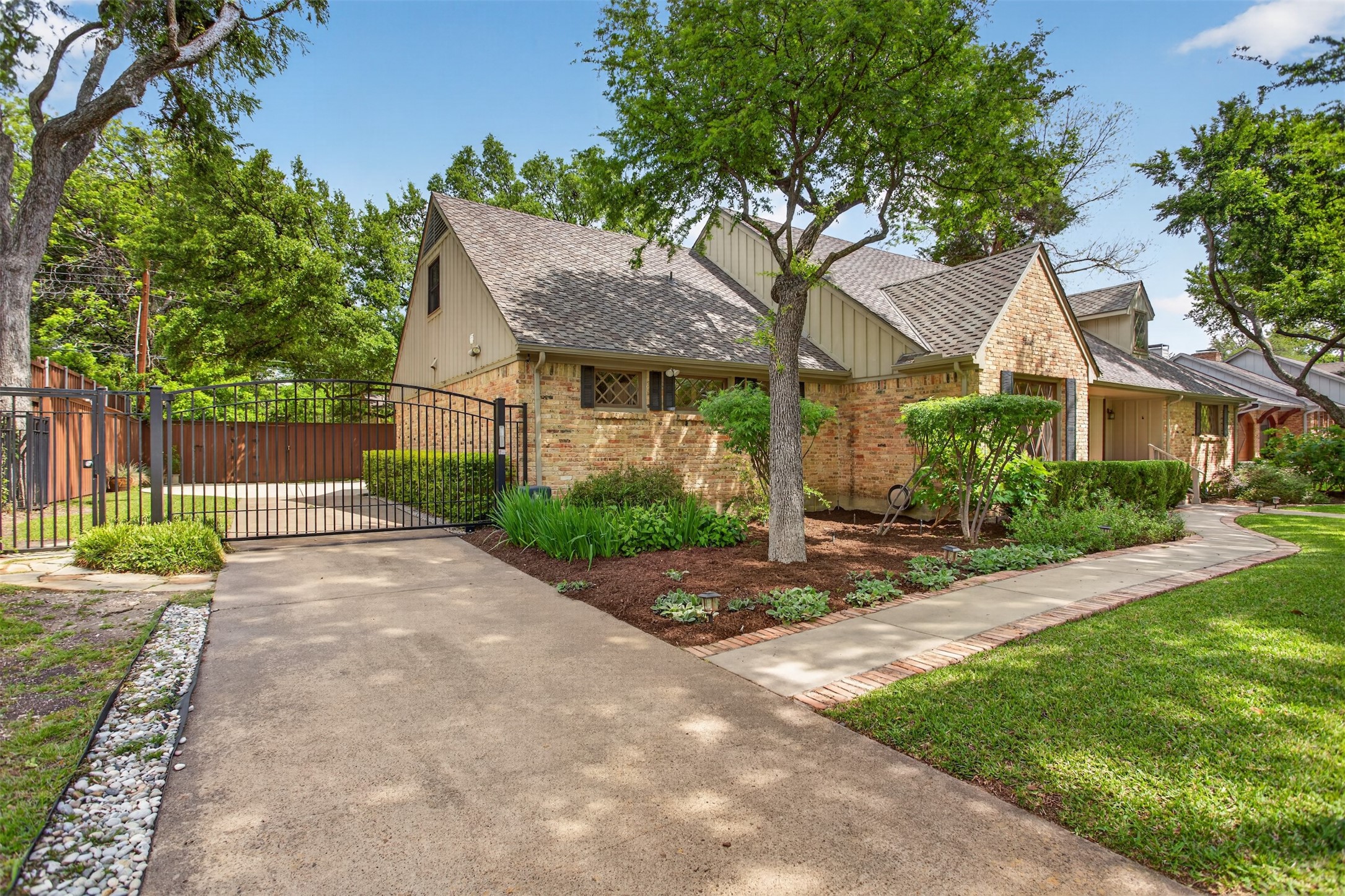 6811 Bradbury Lane
