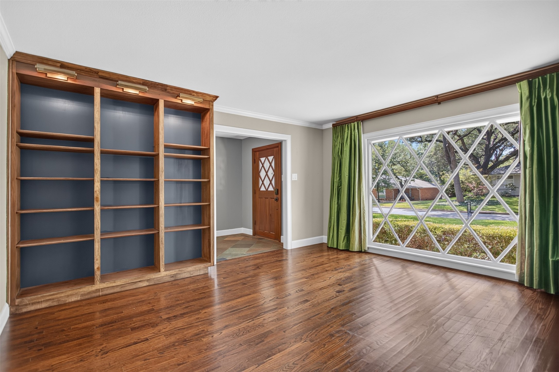6811 Bradbury Lane