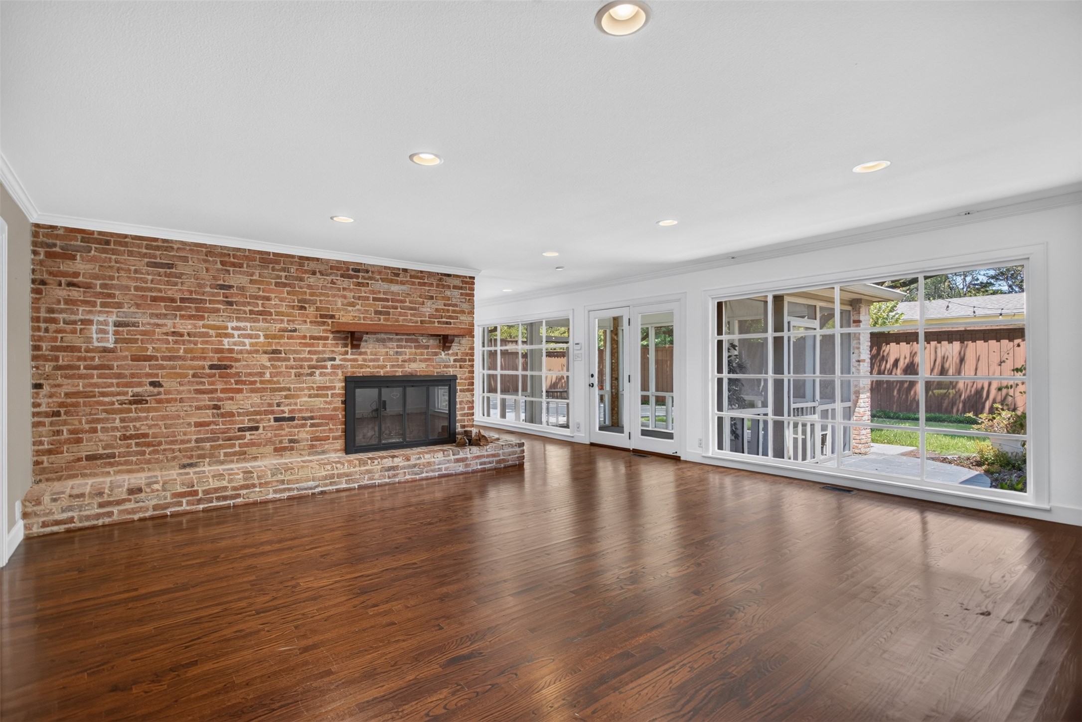 6811 Bradbury Lane